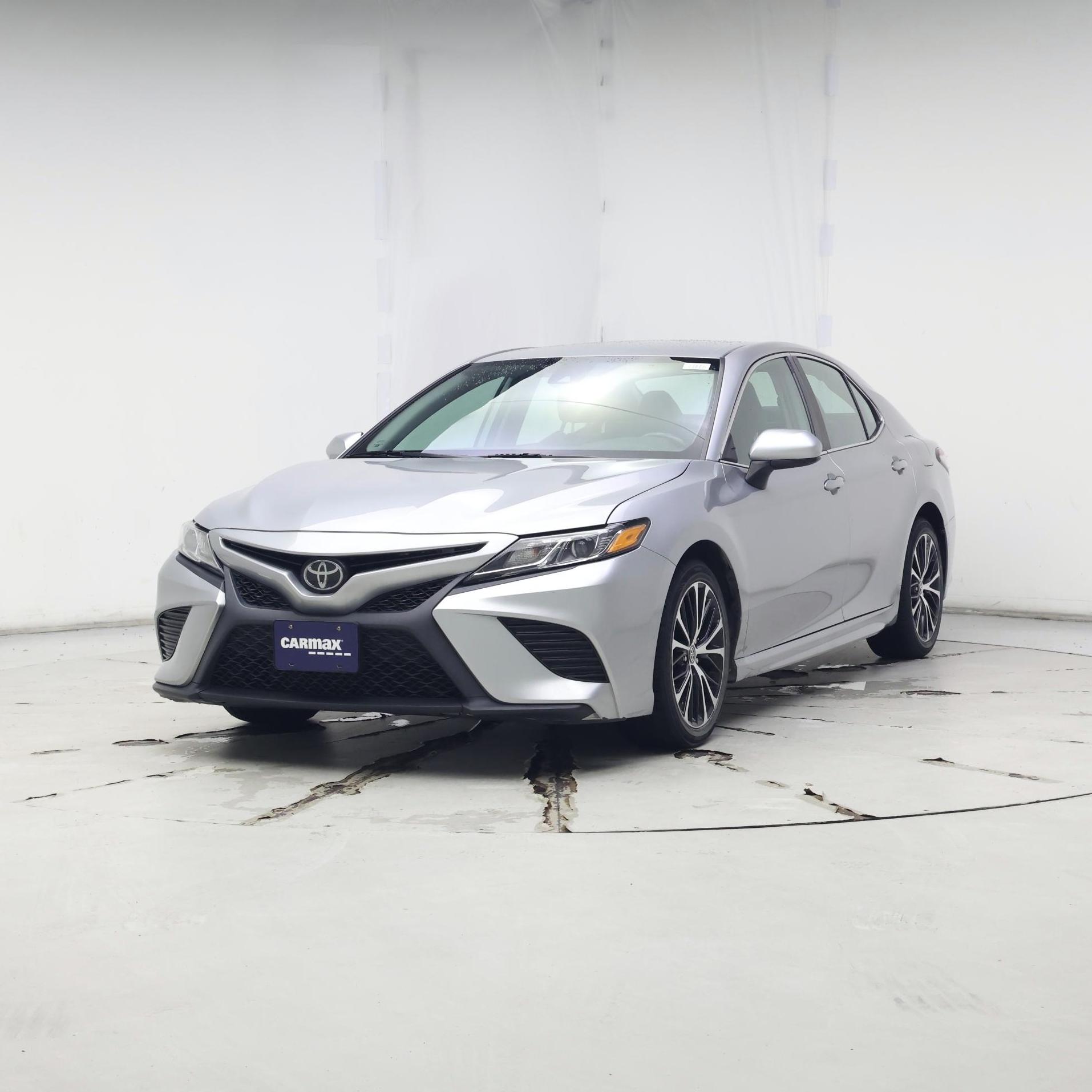 Thumbnail: 2019 Toyota Camry - 4