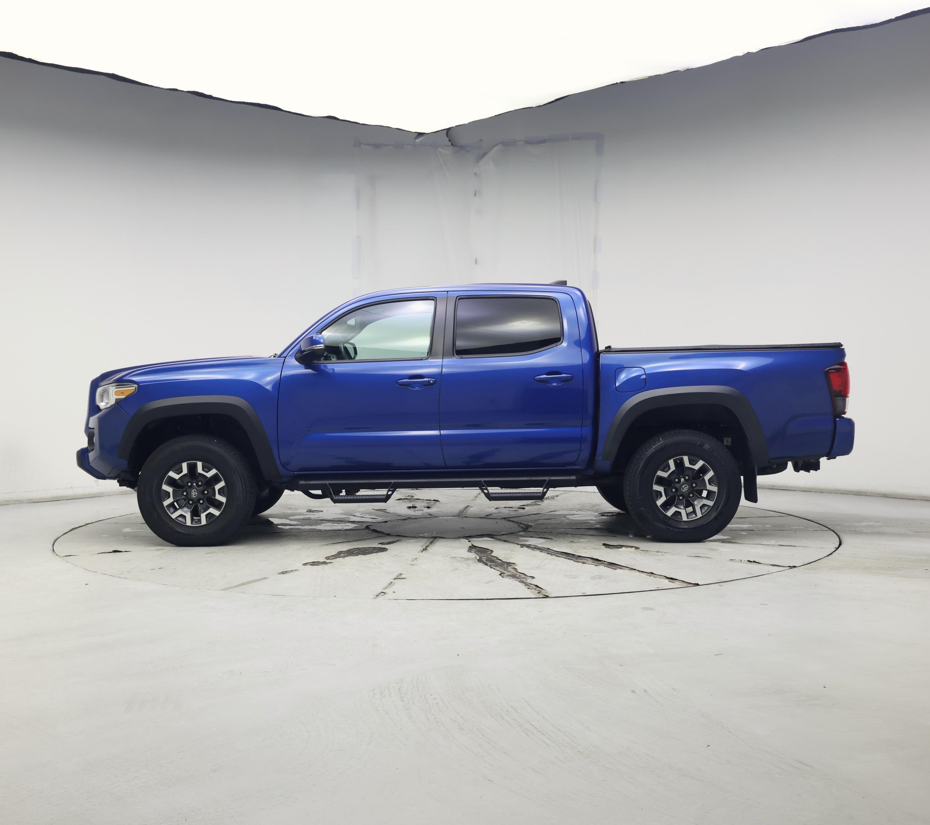 Thumbnail: 2018 Toyota Tacoma - 3