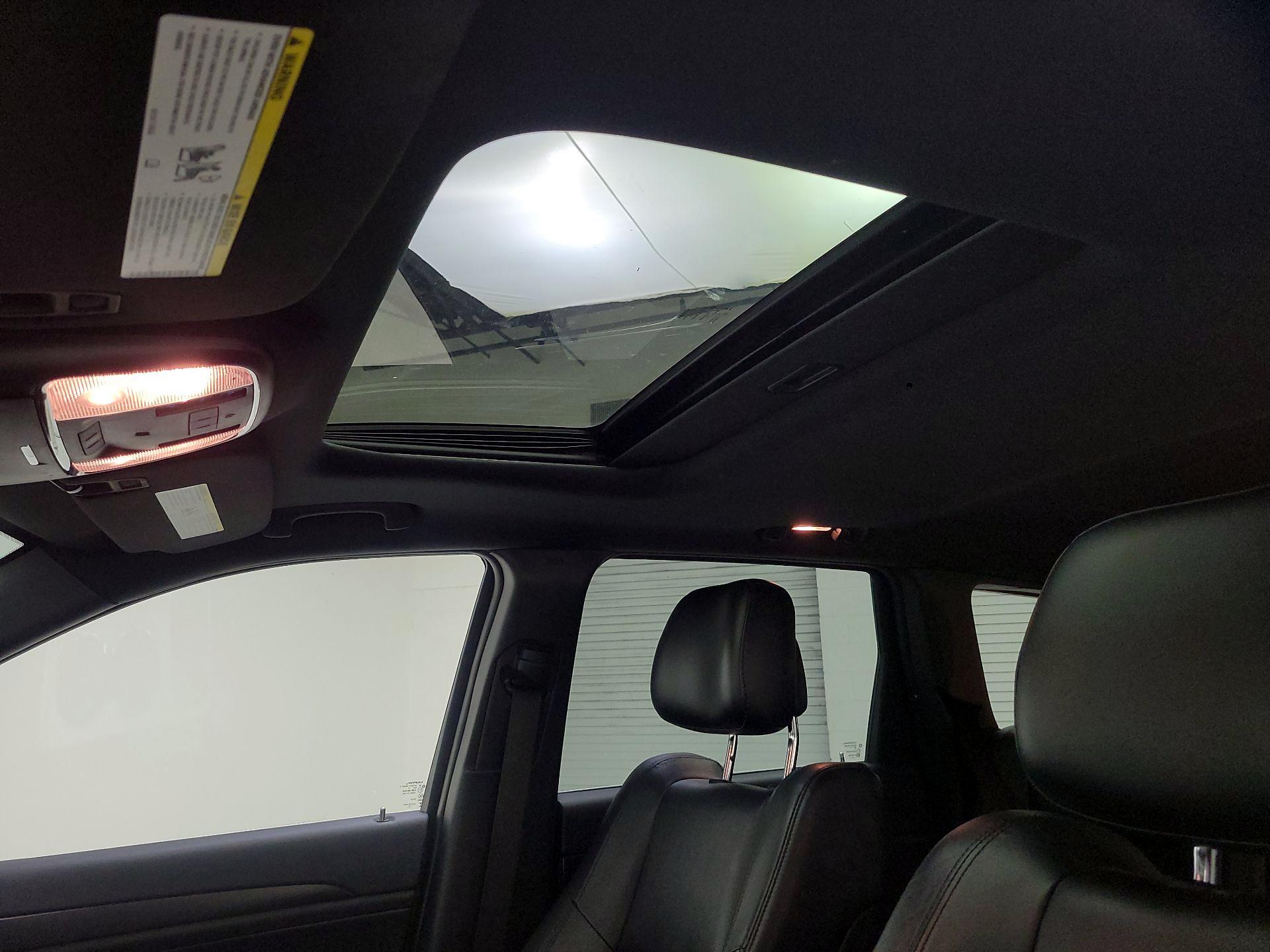 Thumbnail: 2015 Jeep Grand Cherokee - 19
