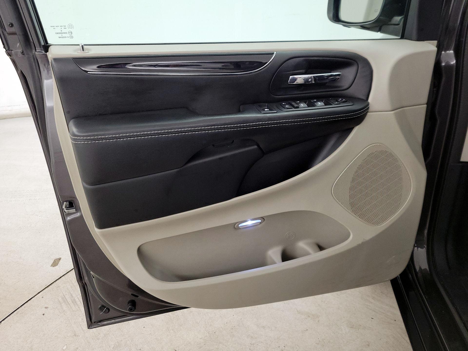 Thumbnail: 2018 Dodge Grand Caravan - 12
