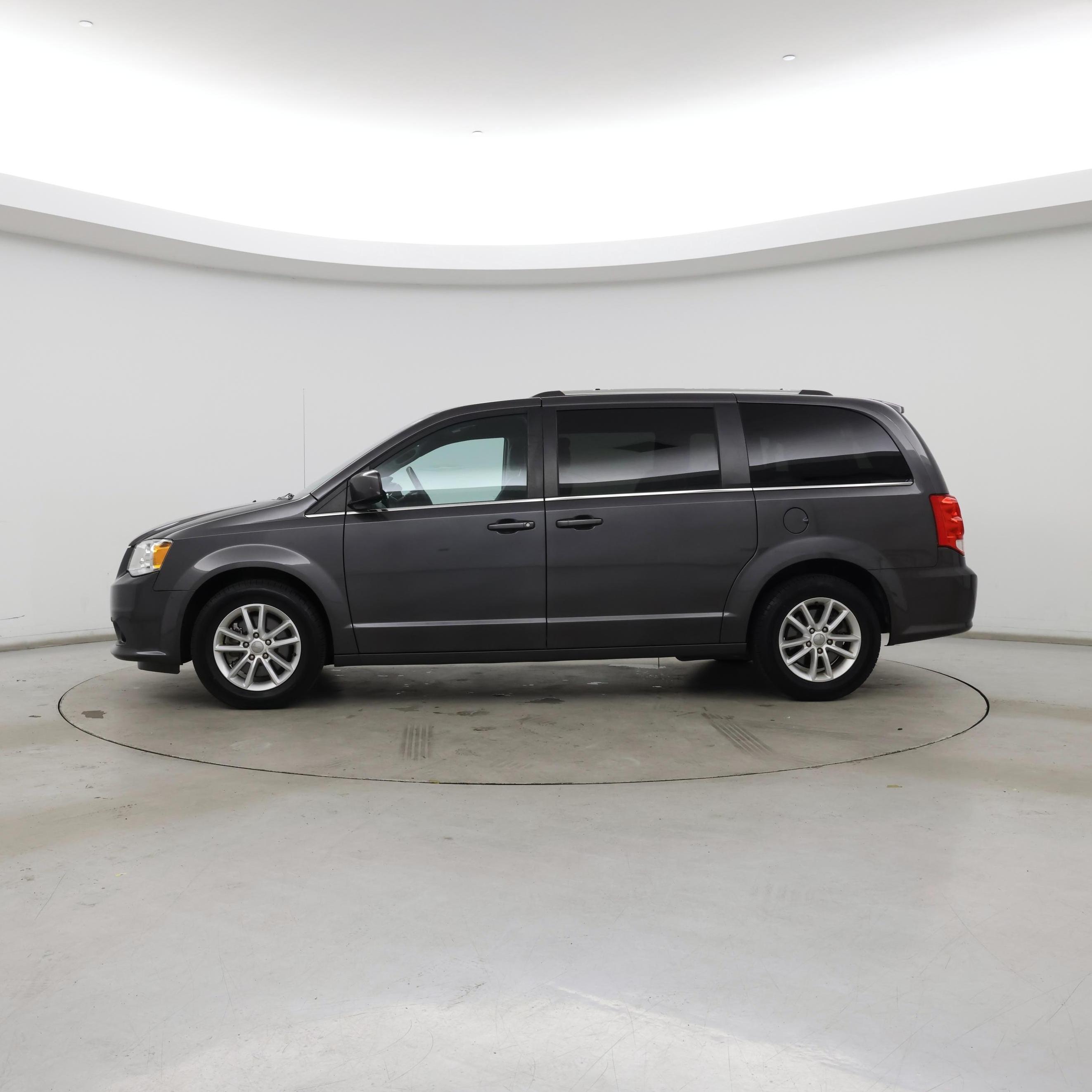 Thumbnail: 2018 Dodge Grand Caravan - 3