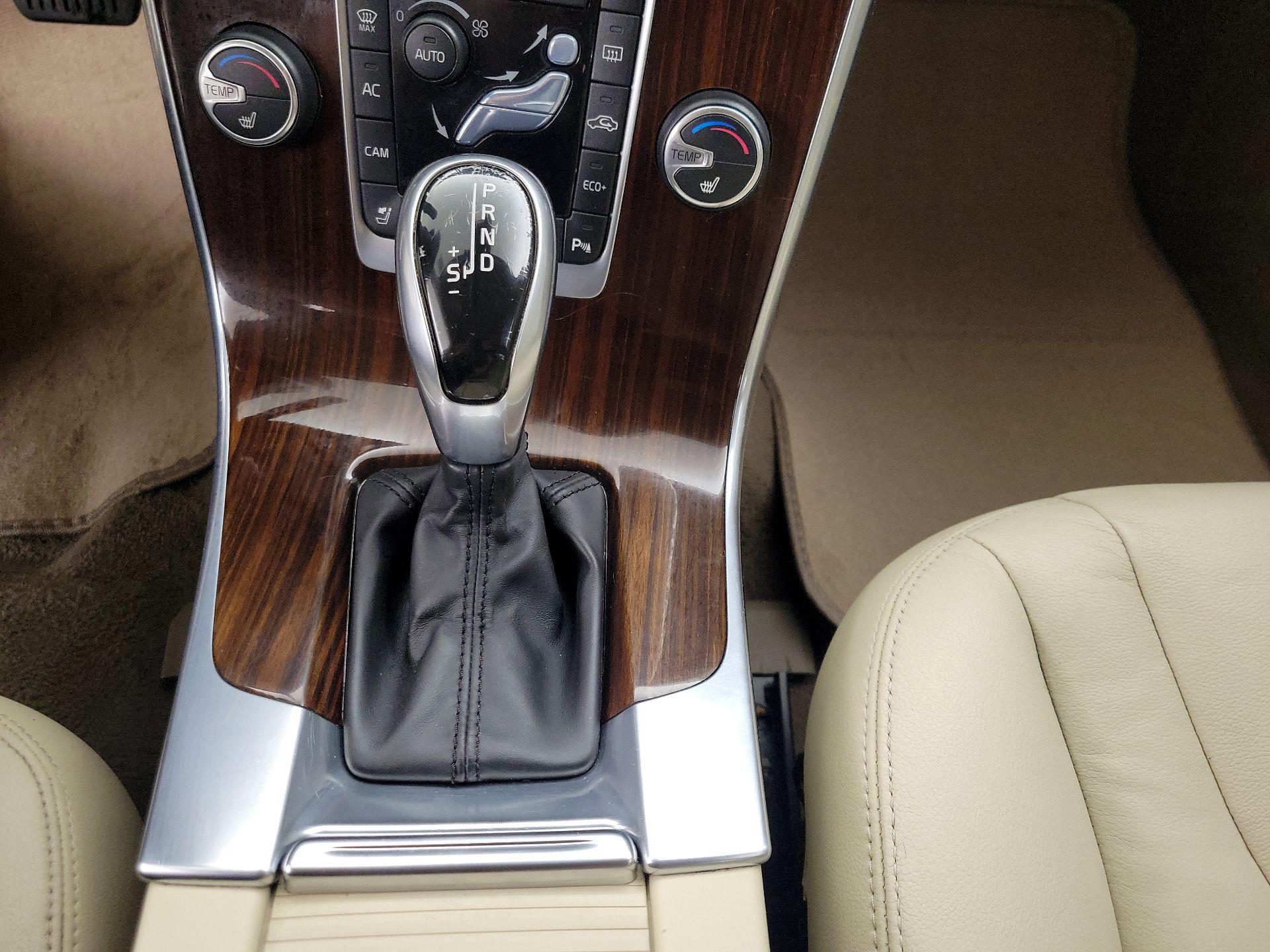 Thumbnail: 2015 Volvo S60 - 17
