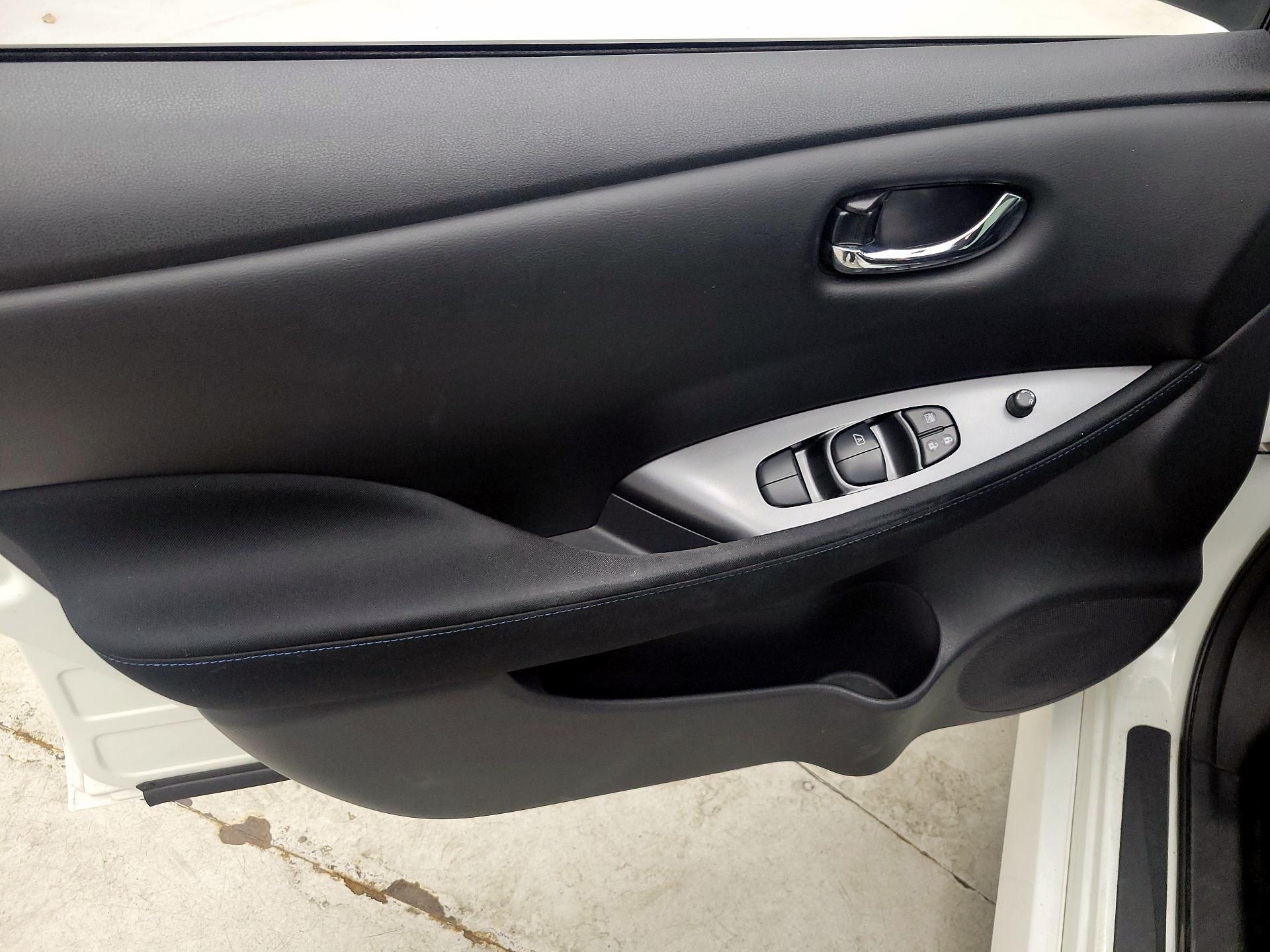 Thumbnail: 2018 Nissan Leaf - 12