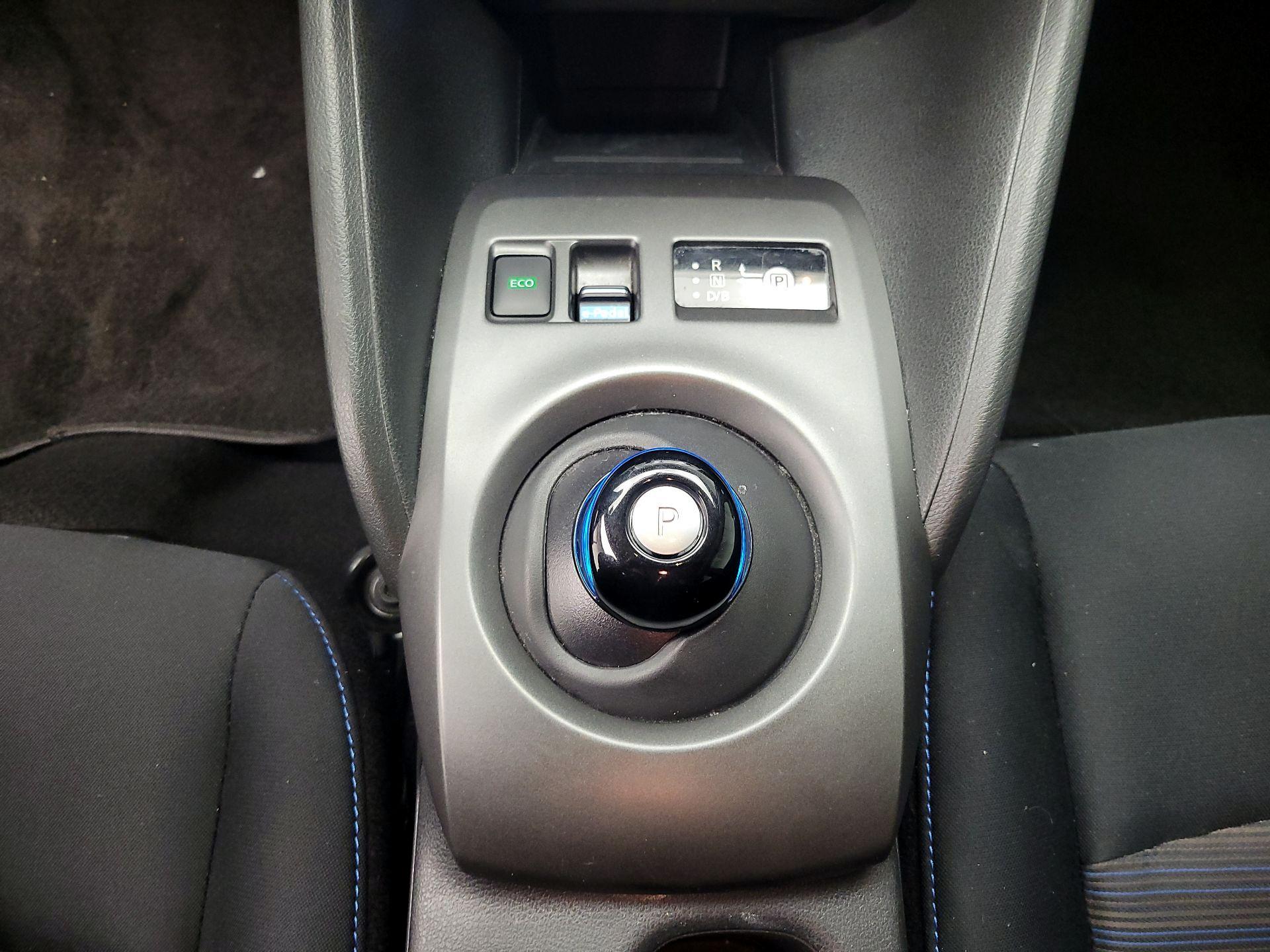 Thumbnail: 2018 Nissan Leaf - 17