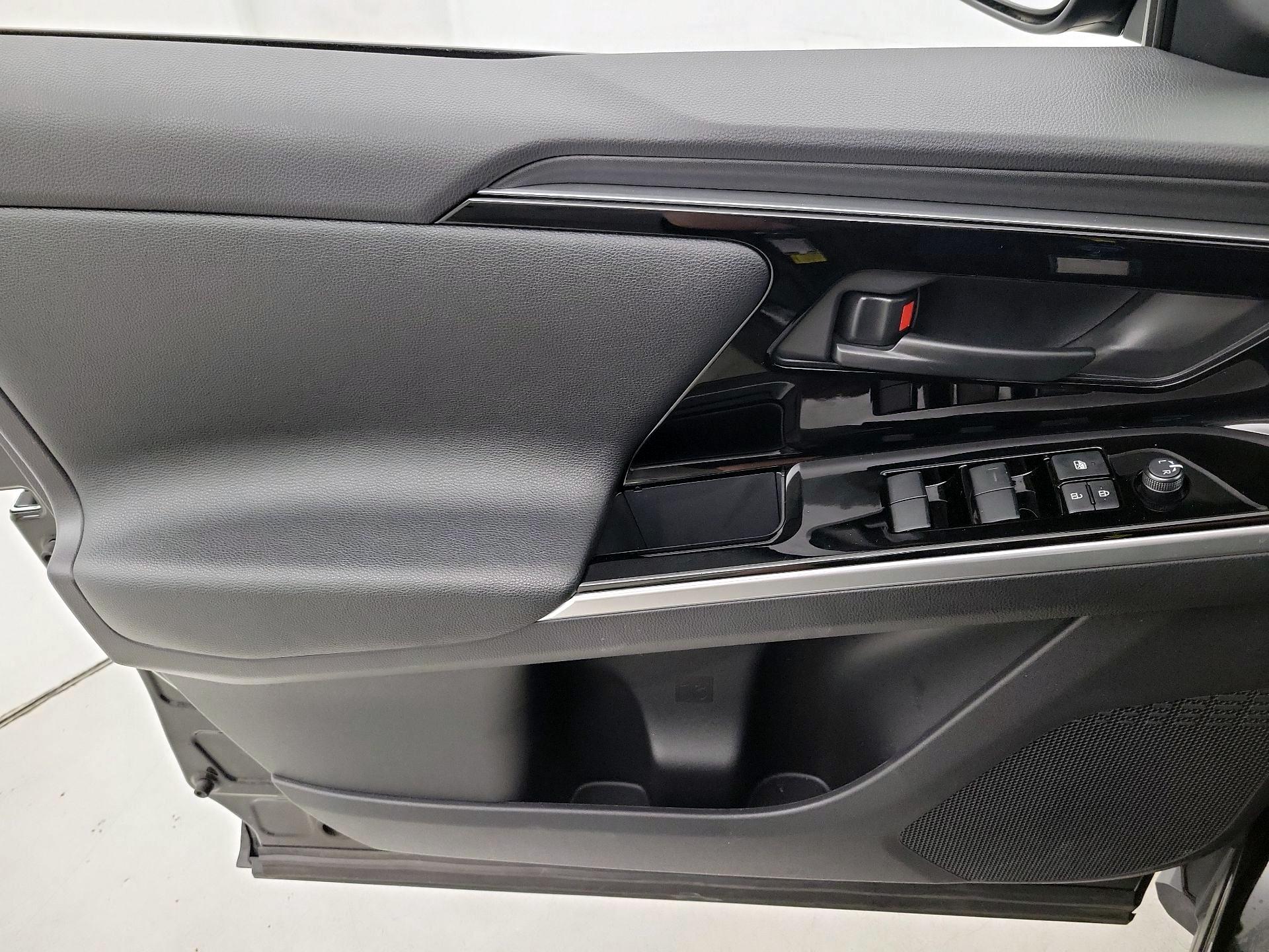 Thumbnail: 2024 Toyota bZ4X - 12