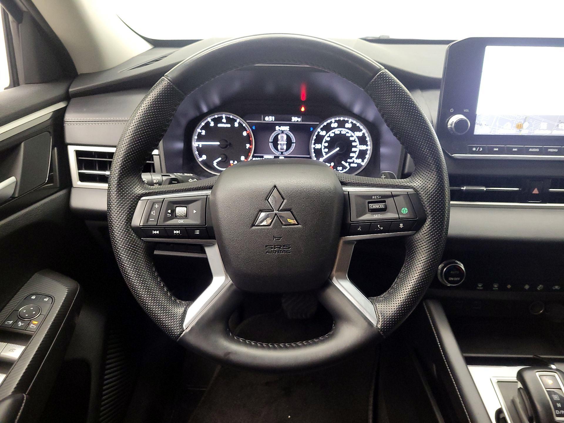 Thumbnail: 2024 Mitsubishi Outlander - 10