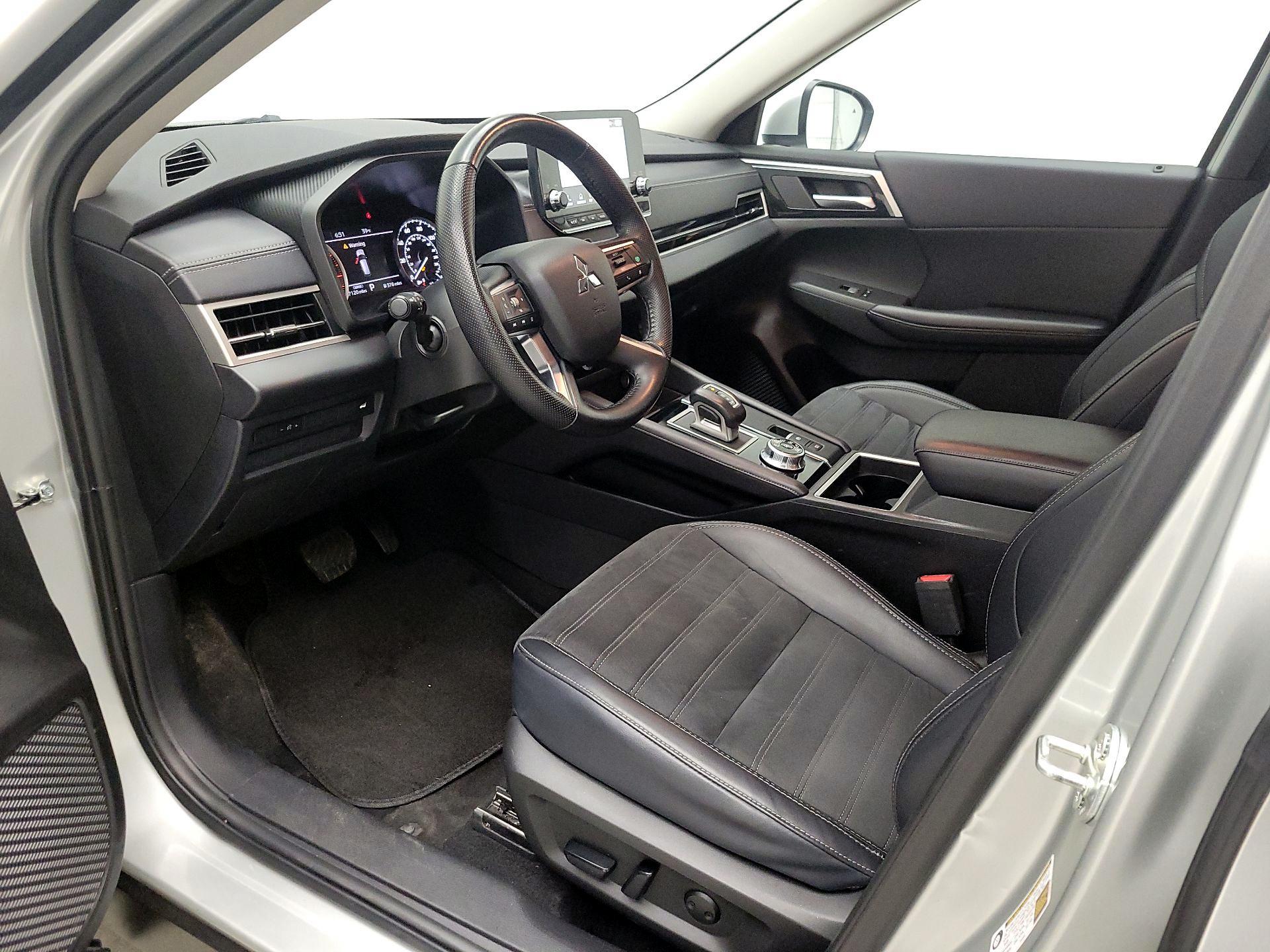 Thumbnail: 2024 Mitsubishi Outlander - 11