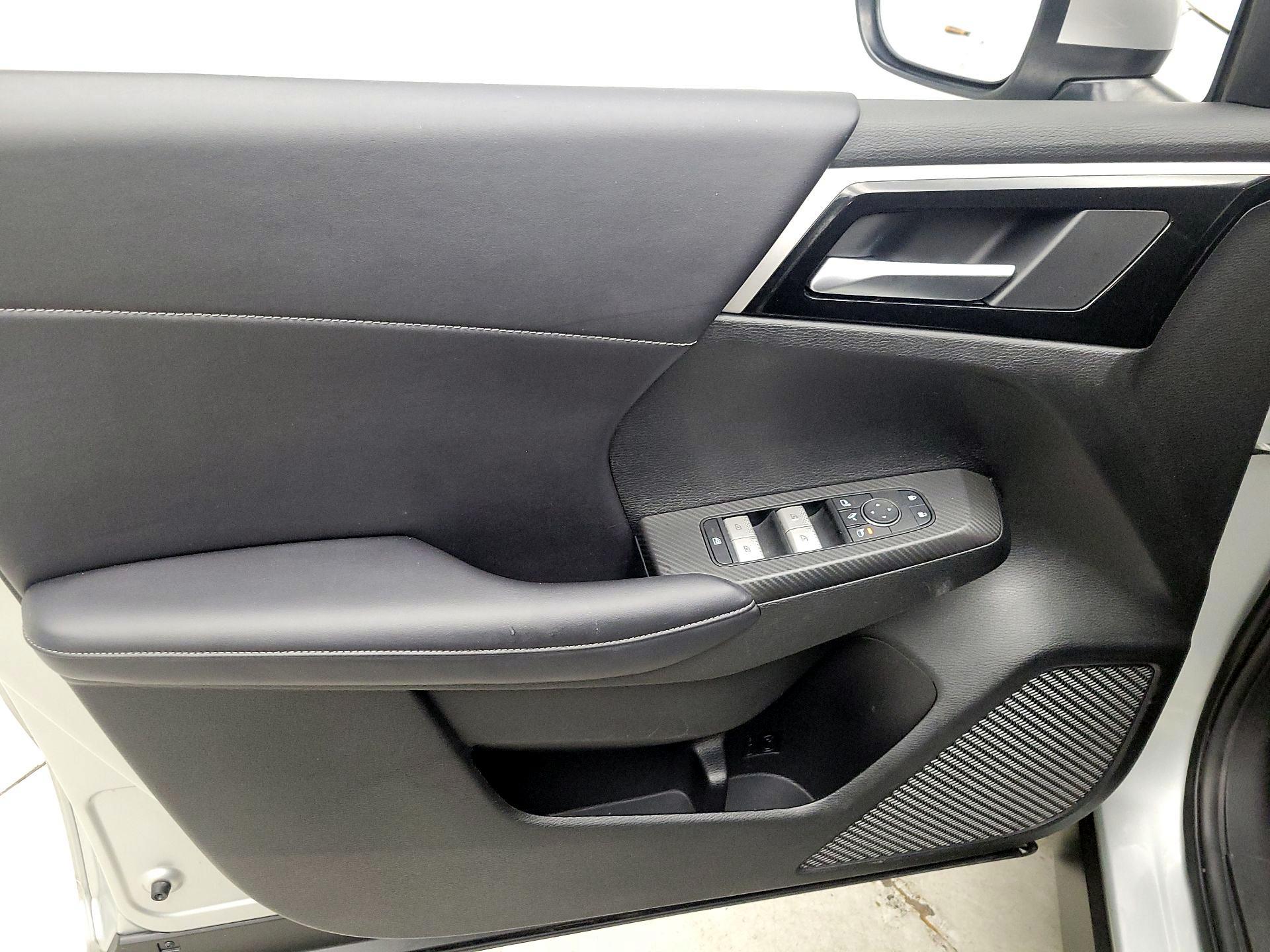 Thumbnail: 2024 Mitsubishi Outlander - 12