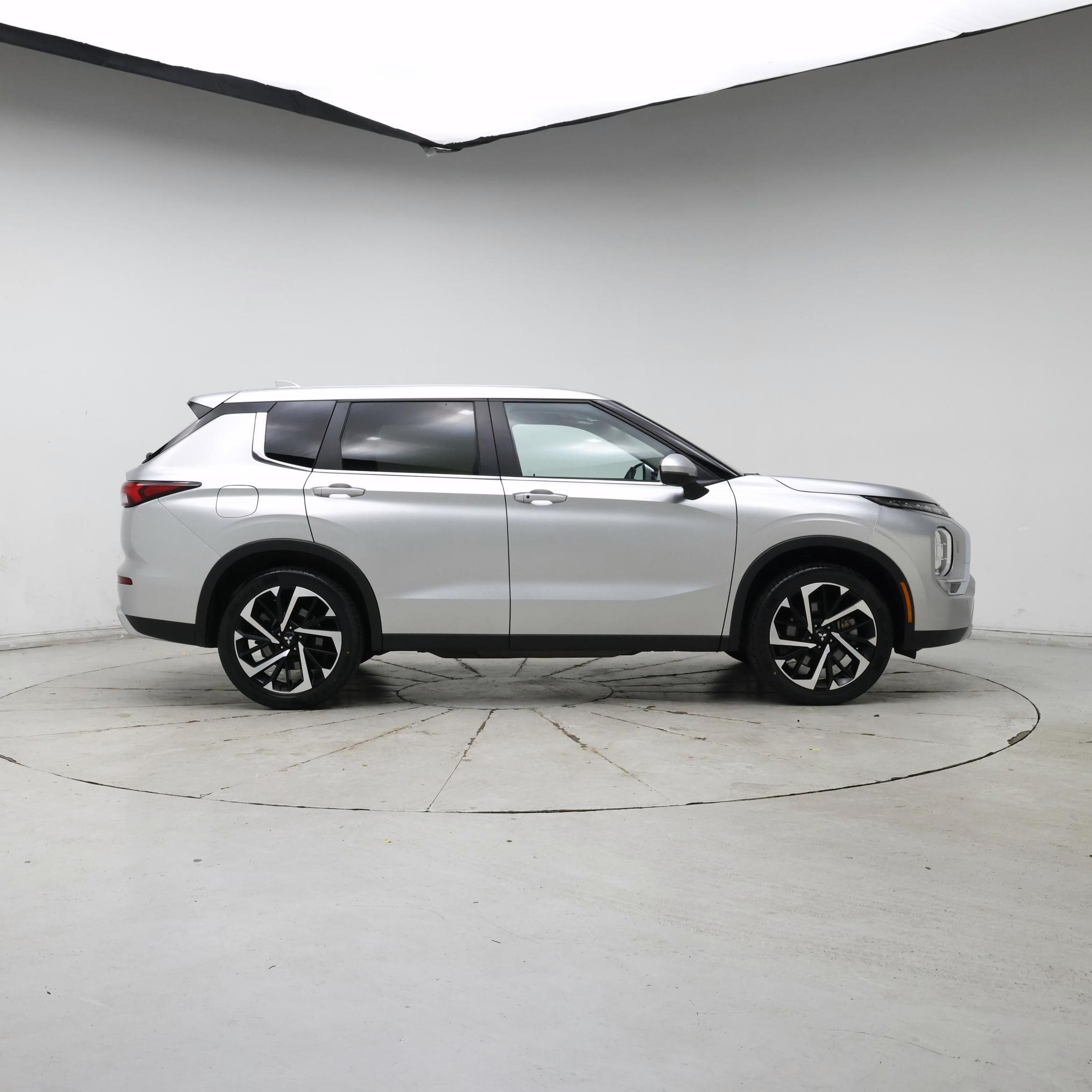 Thumbnail: 2024 Mitsubishi Outlander - 7