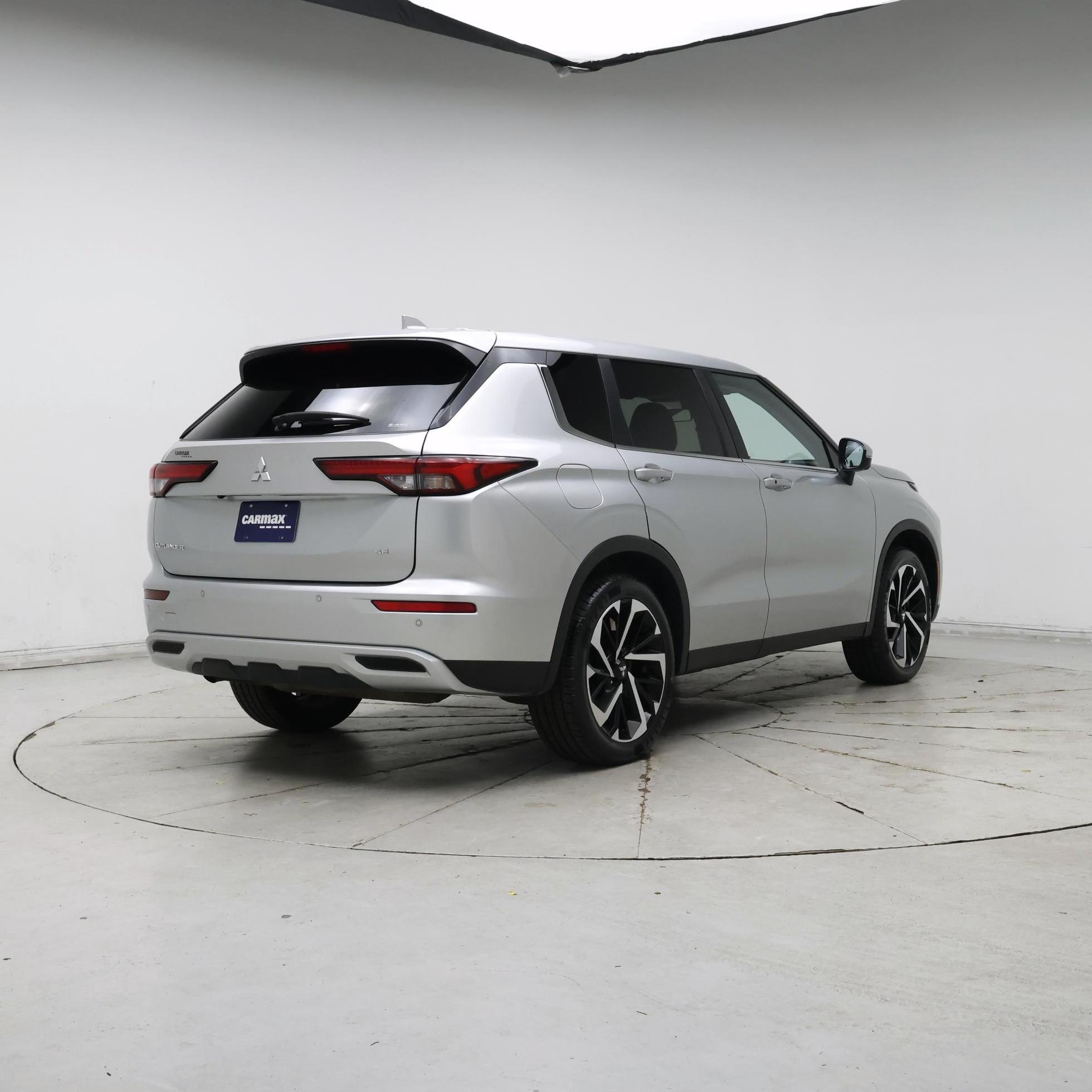 Thumbnail: 2024 Mitsubishi Outlander - 8