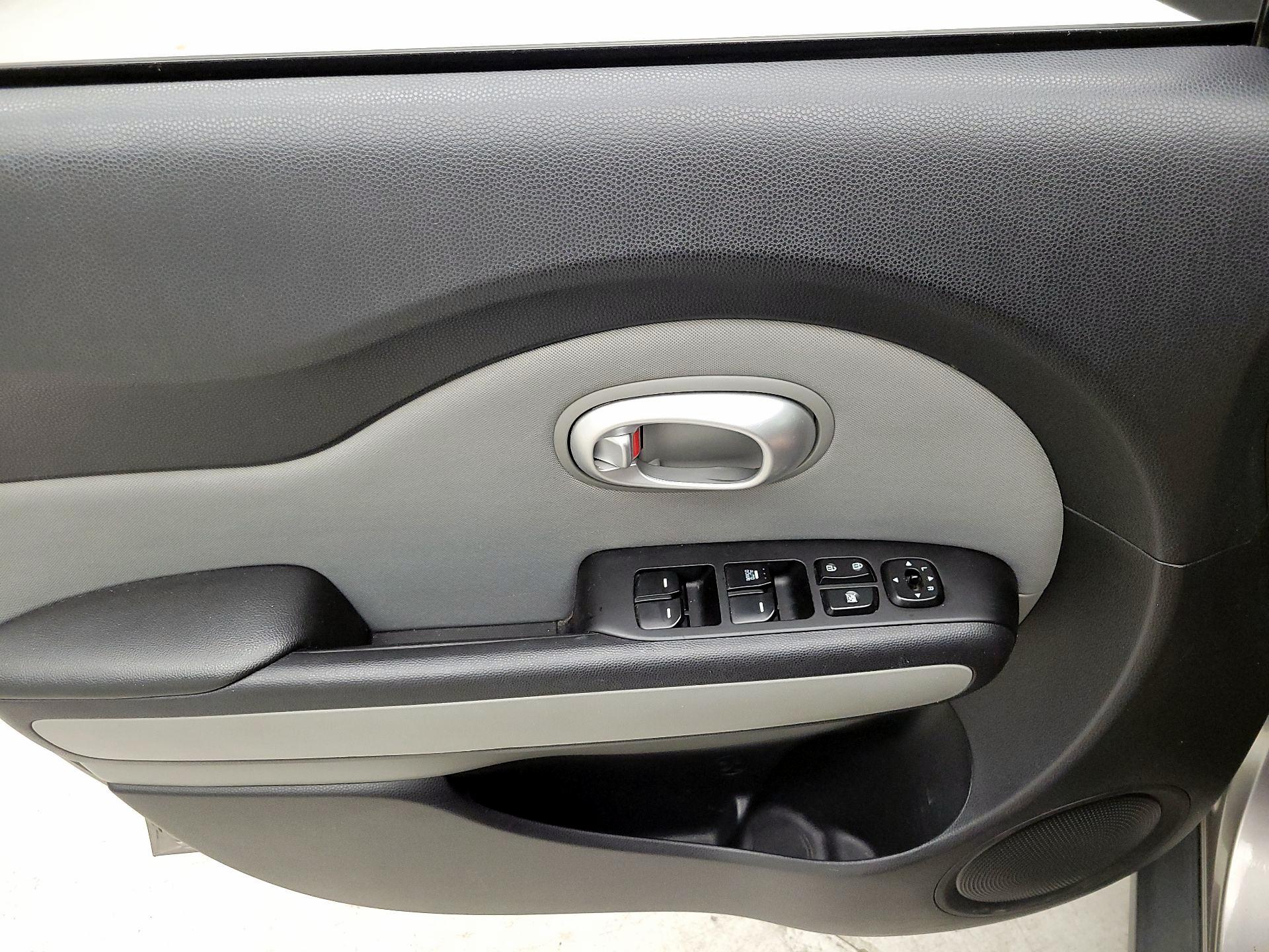 Thumbnail: 2015 Kia Soul - 12