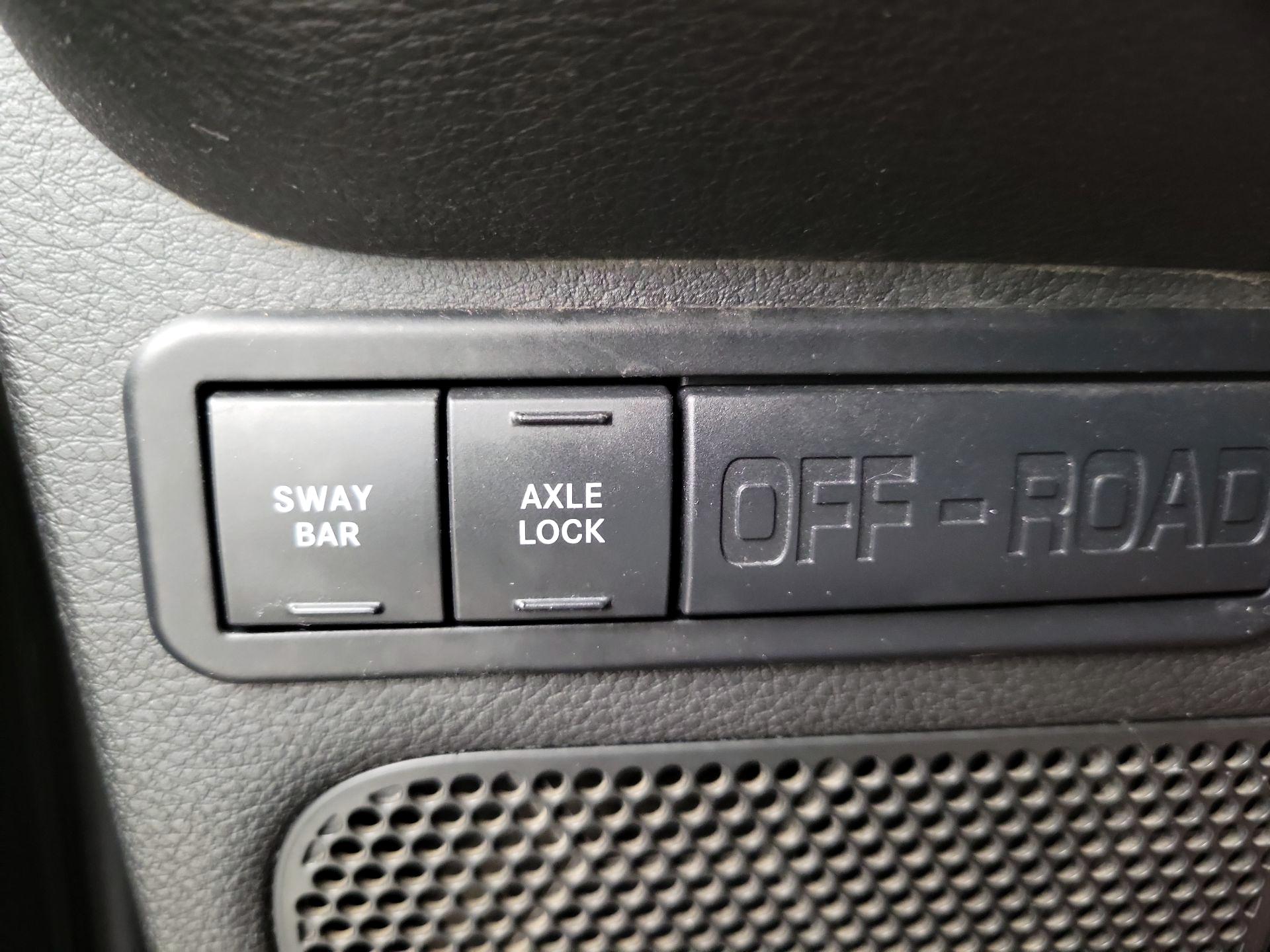 Thumbnail: 2016 Jeep Wrangler - 13