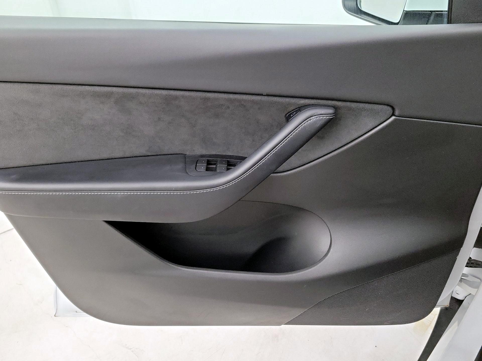Thumbnail: 2022 Tesla Model Y - 12