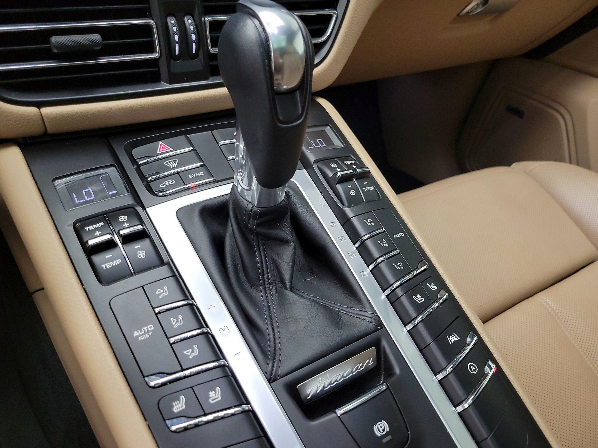 Thumbnail: 2021 Porsche Macan - 17