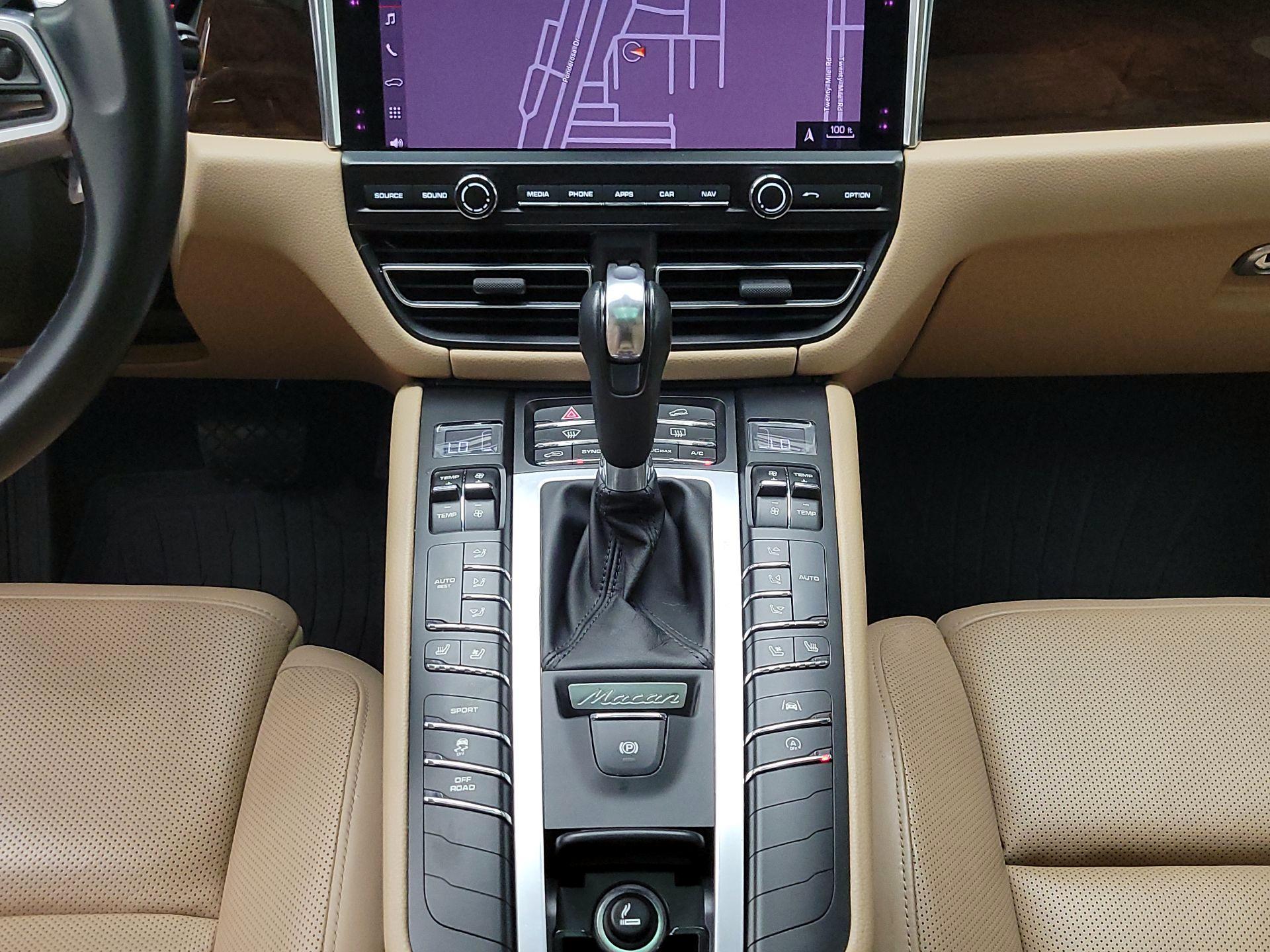 Thumbnail: 2021 Porsche Macan - 18