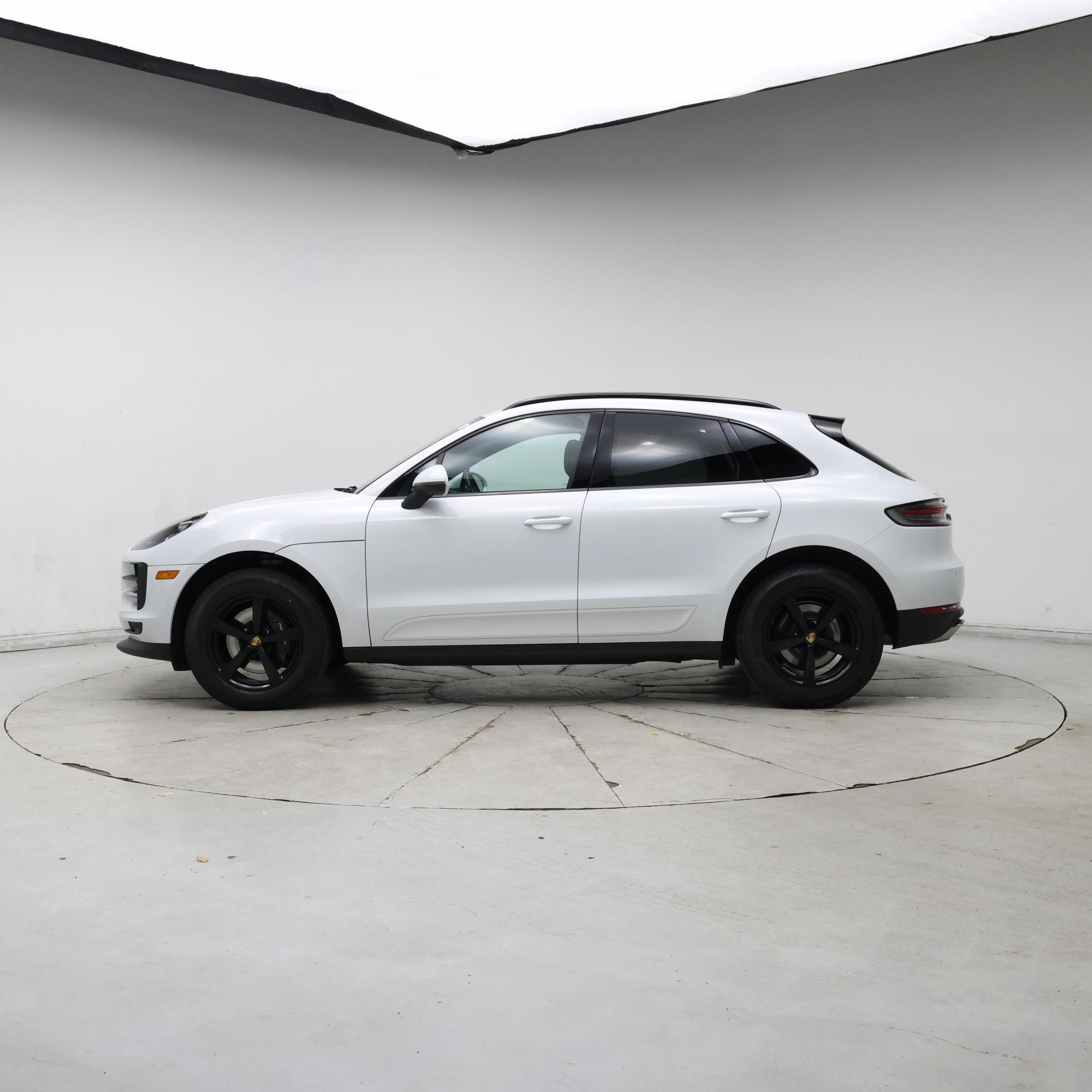 Thumbnail: 2021 Porsche Macan - 3