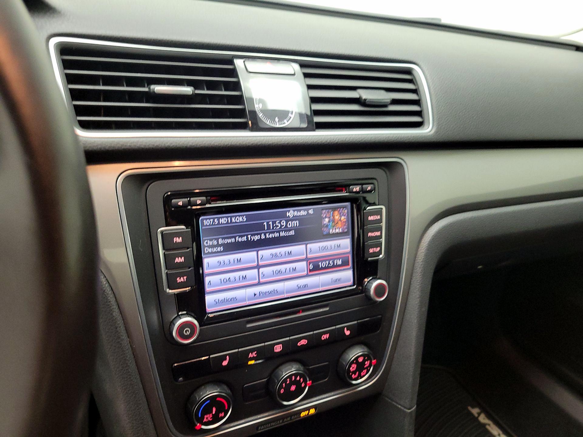 Thumbnail: 2015 Volkswagen Passat - 15