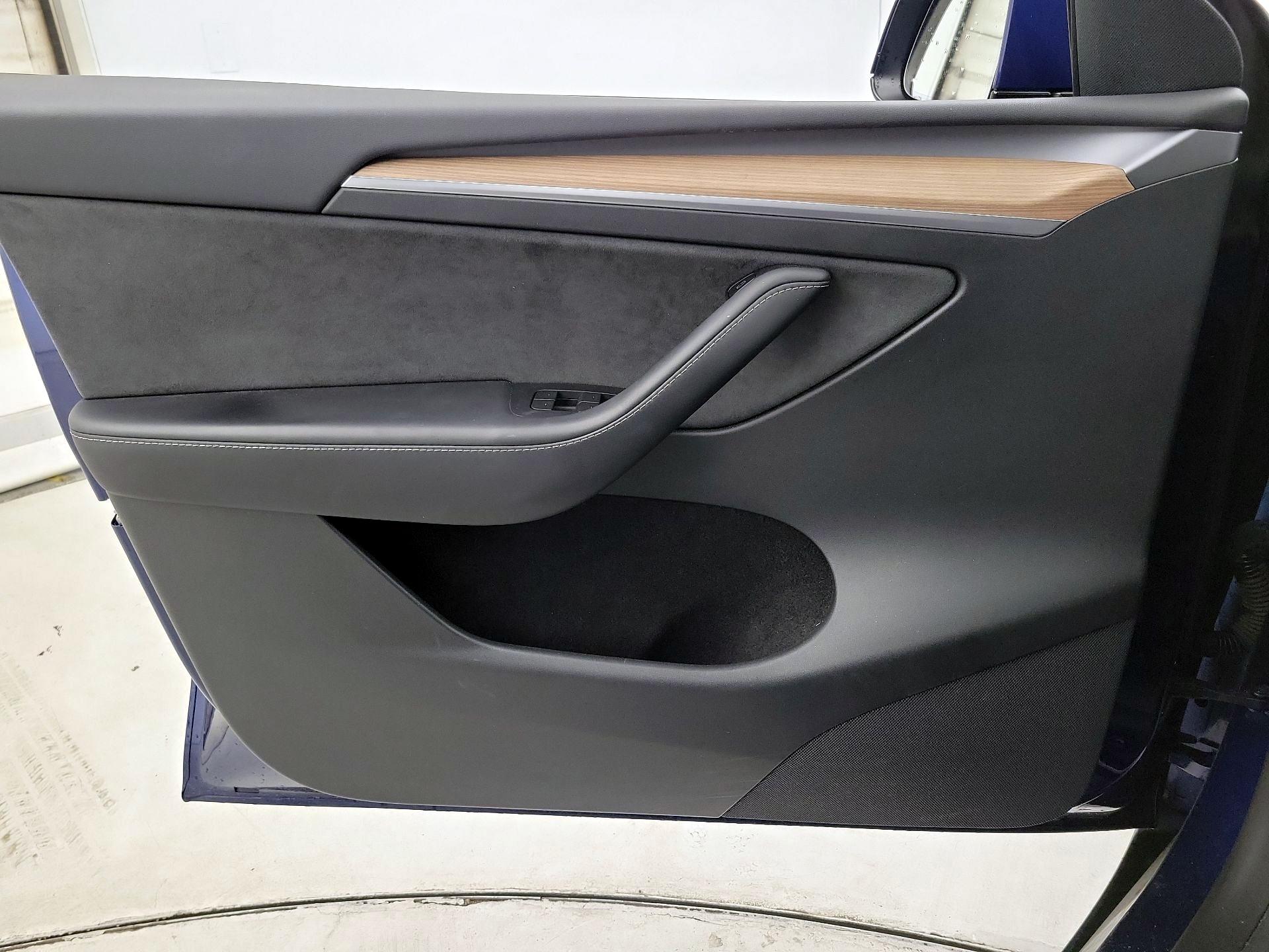 Thumbnail: 2022 Tesla Model Y - 10