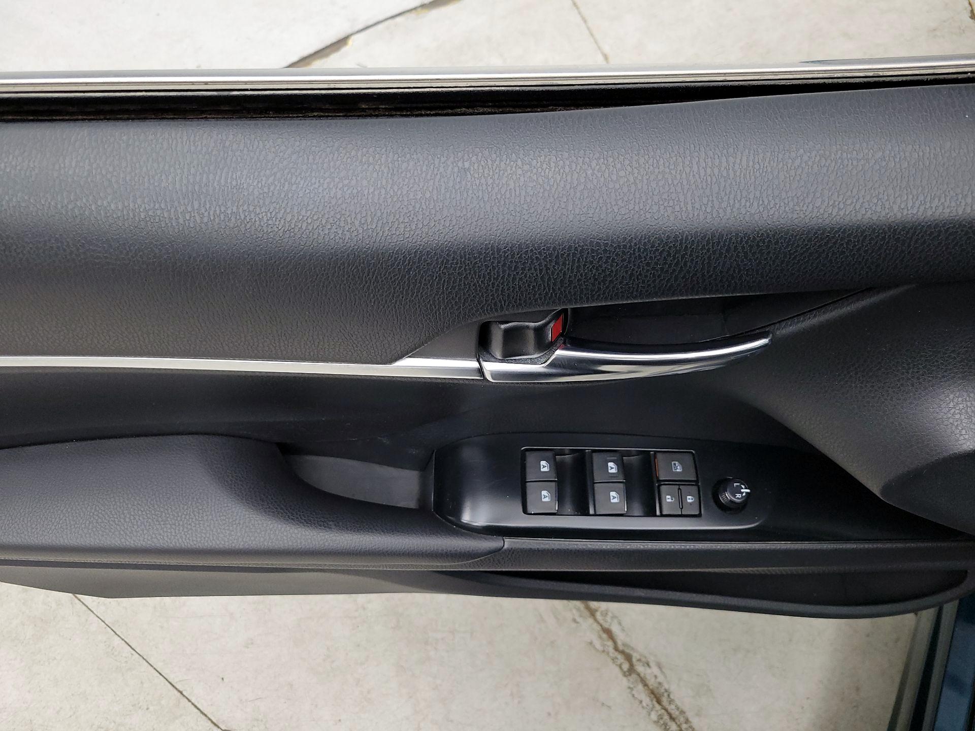Thumbnail: 2019 Toyota Camry - 12