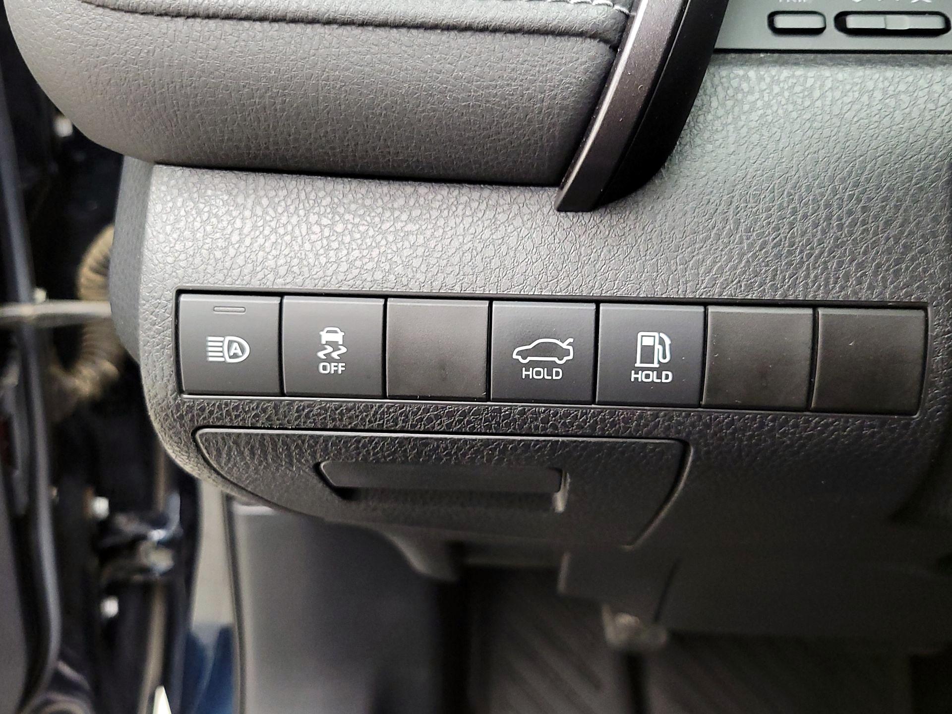 Thumbnail: 2019 Toyota Camry - 13