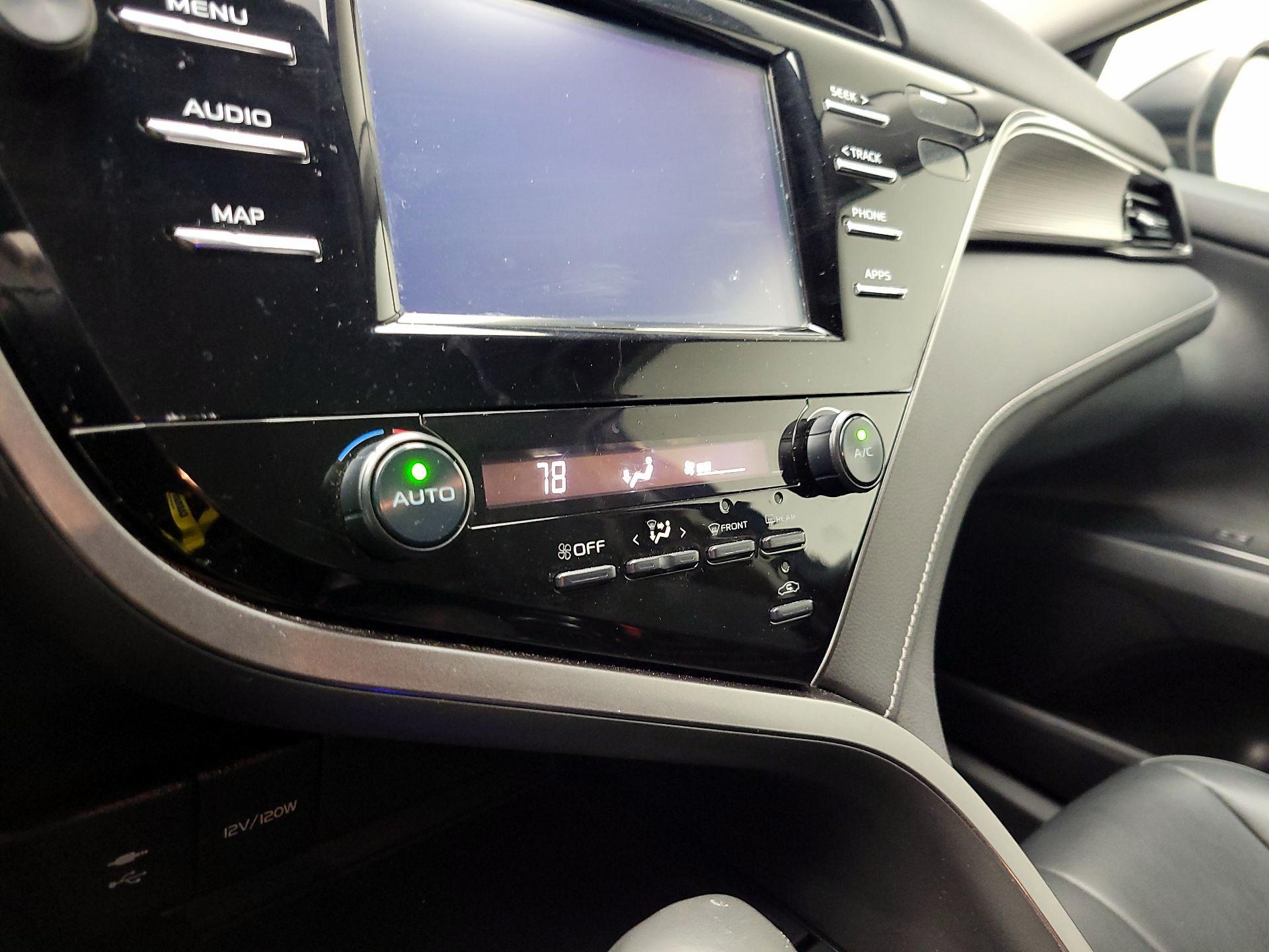 Thumbnail: 2019 Toyota Camry - 17