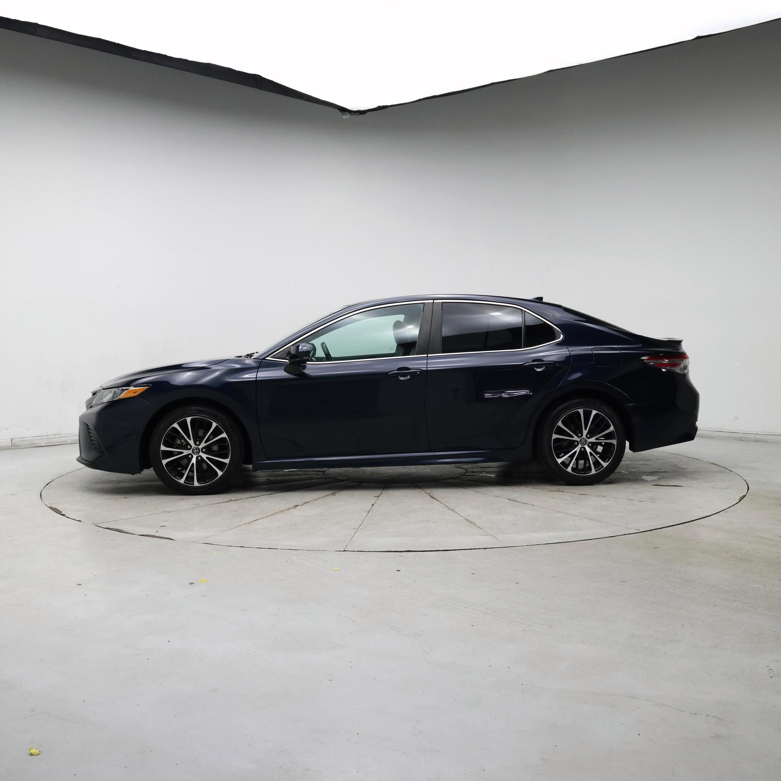 Thumbnail: 2019 Toyota Camry - 3