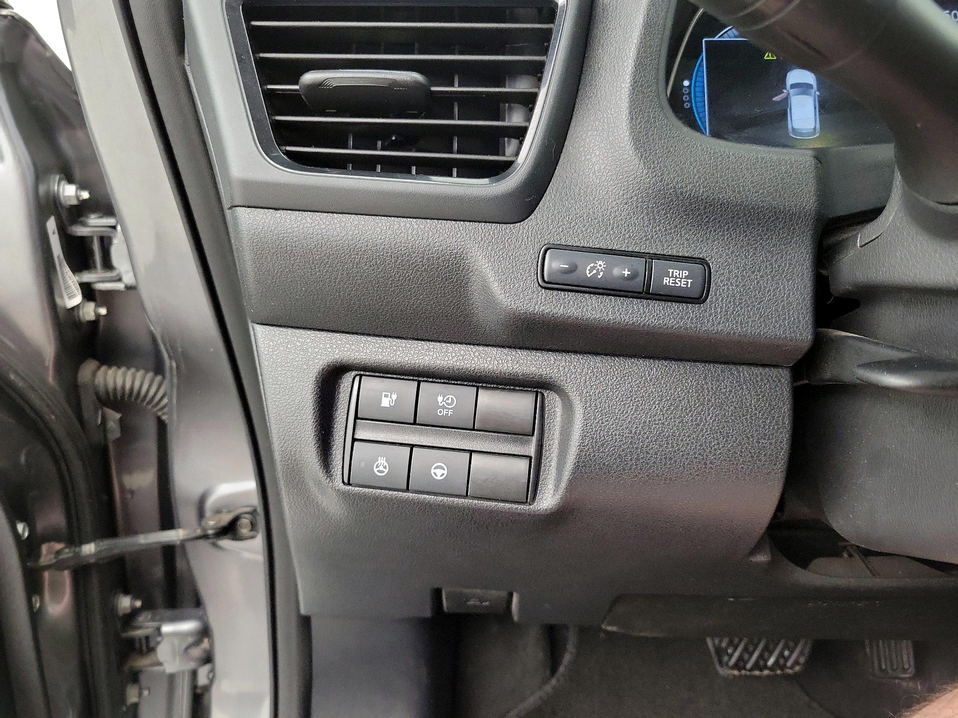 Thumbnail: 2020 Nissan Leaf - 13