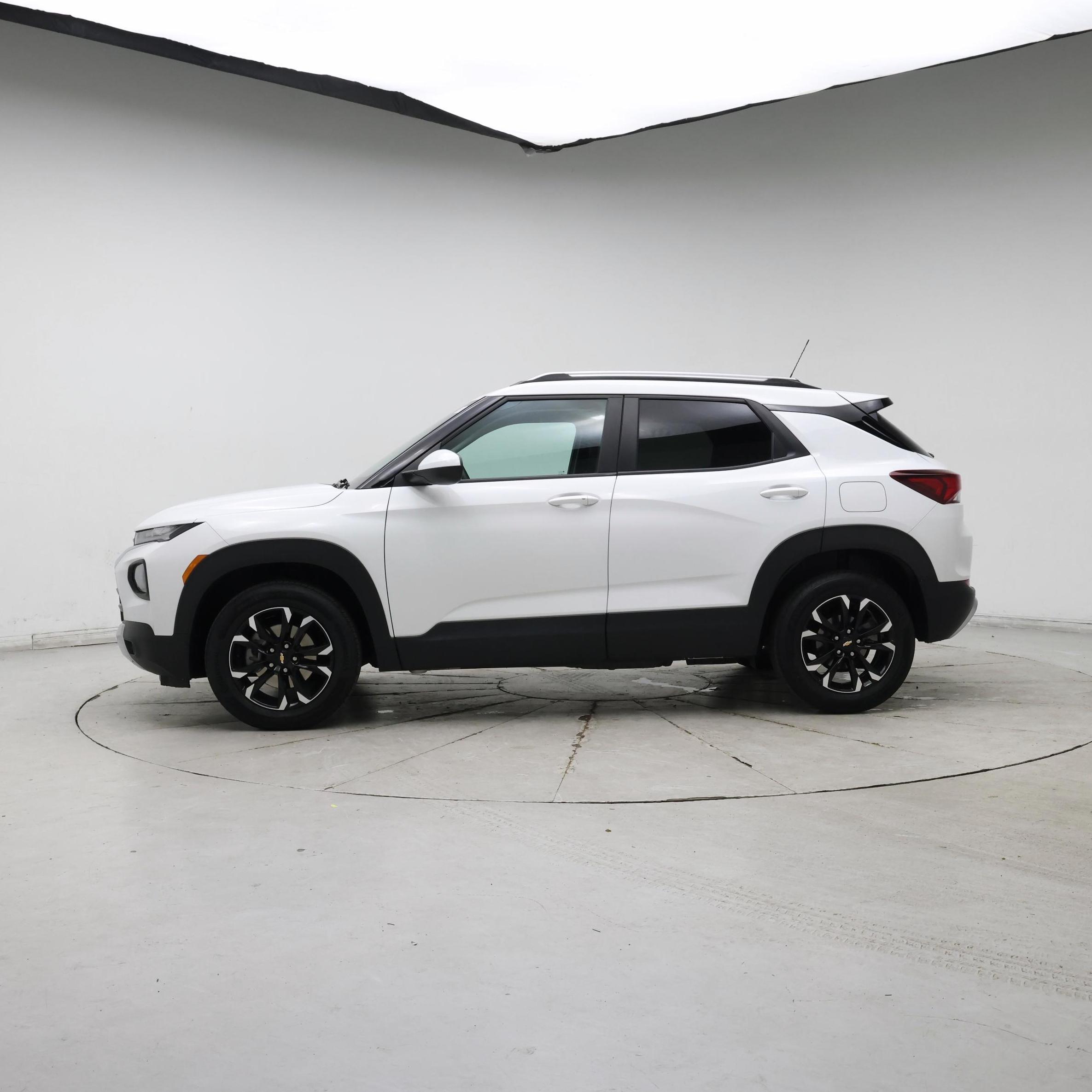 Thumbnail: 2023 Chevrolet TrailBlazer - 3