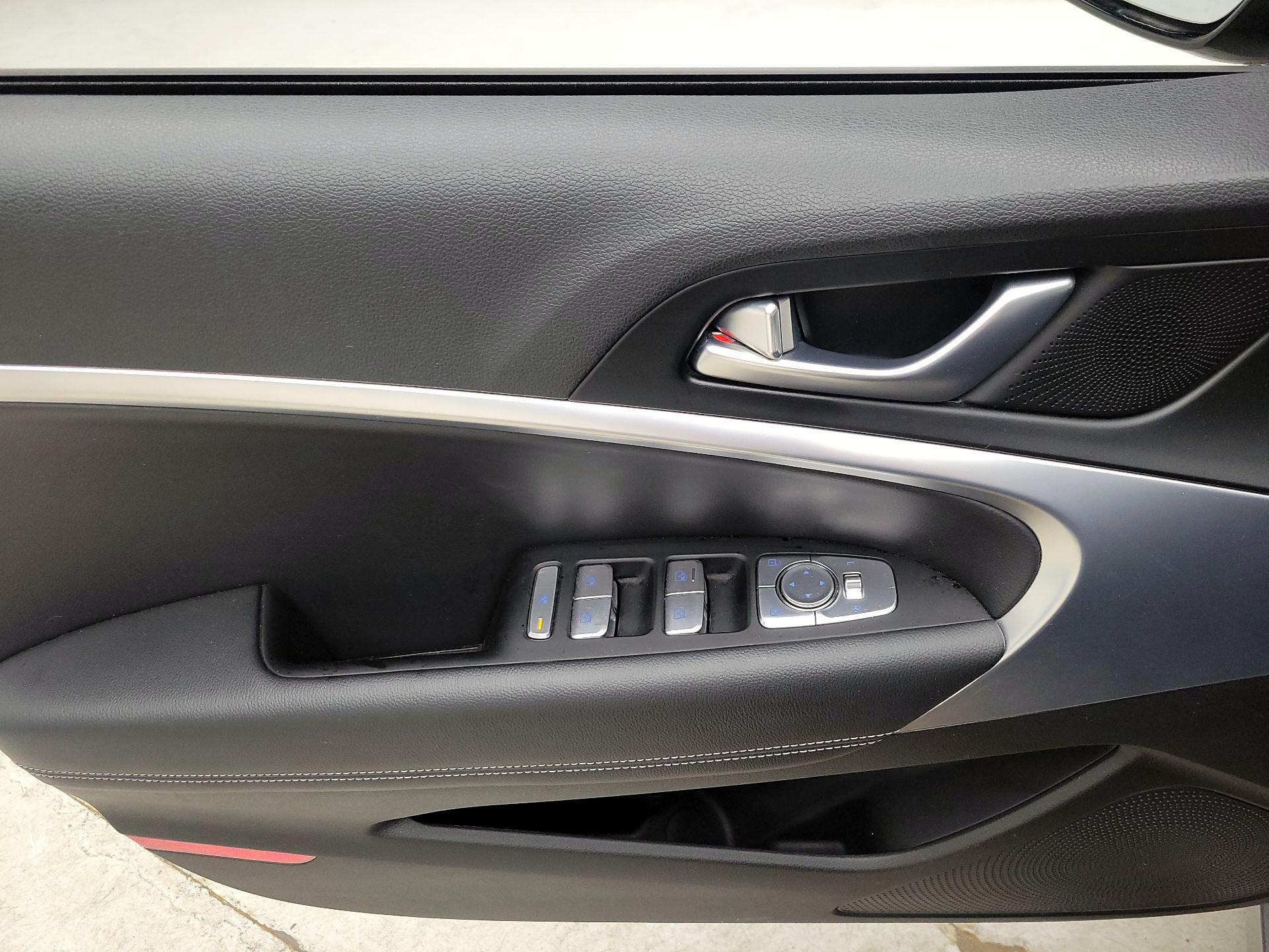 Thumbnail: 2023 Genesis G70 - 12