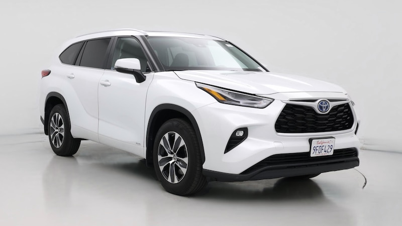 2023 Toyota Highlander XLE Hero Image