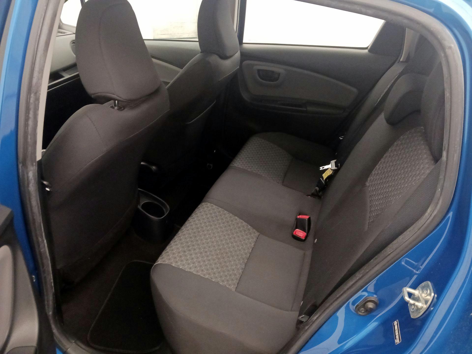 Thumbnail: 2015 Toyota Yaris - 10
