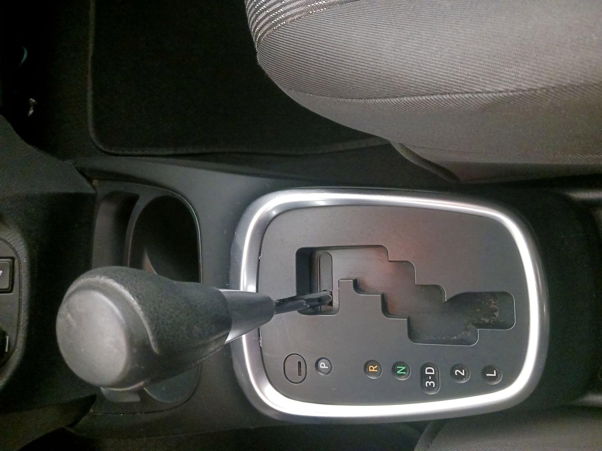 Thumbnail: 2015 Toyota Yaris - 16