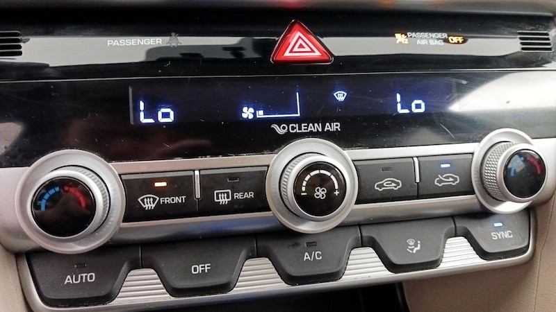 2020 Hyundai Elantra SEL 16