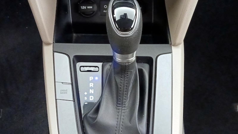 2020 Hyundai Elantra SEL 17
