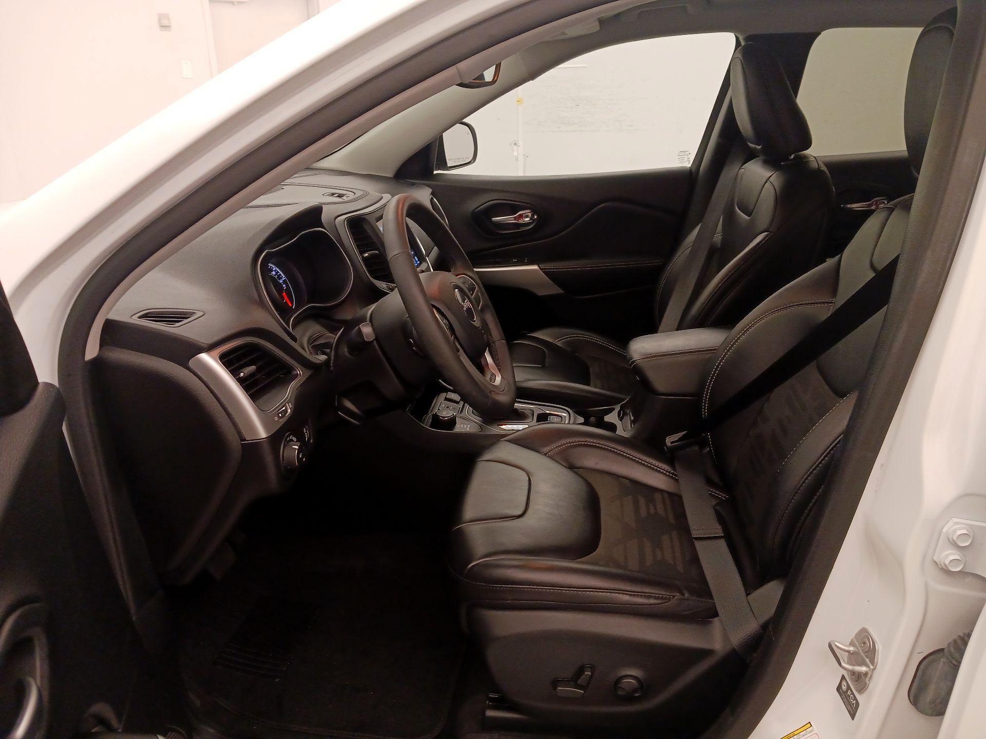 Thumbnail: 2022 Jeep Cherokee - 11