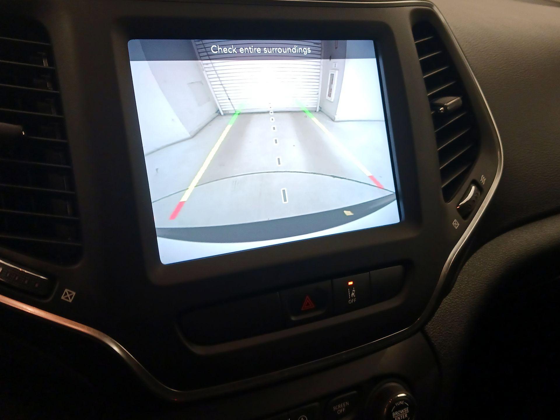 Thumbnail: 2022 Jeep Cherokee - 14