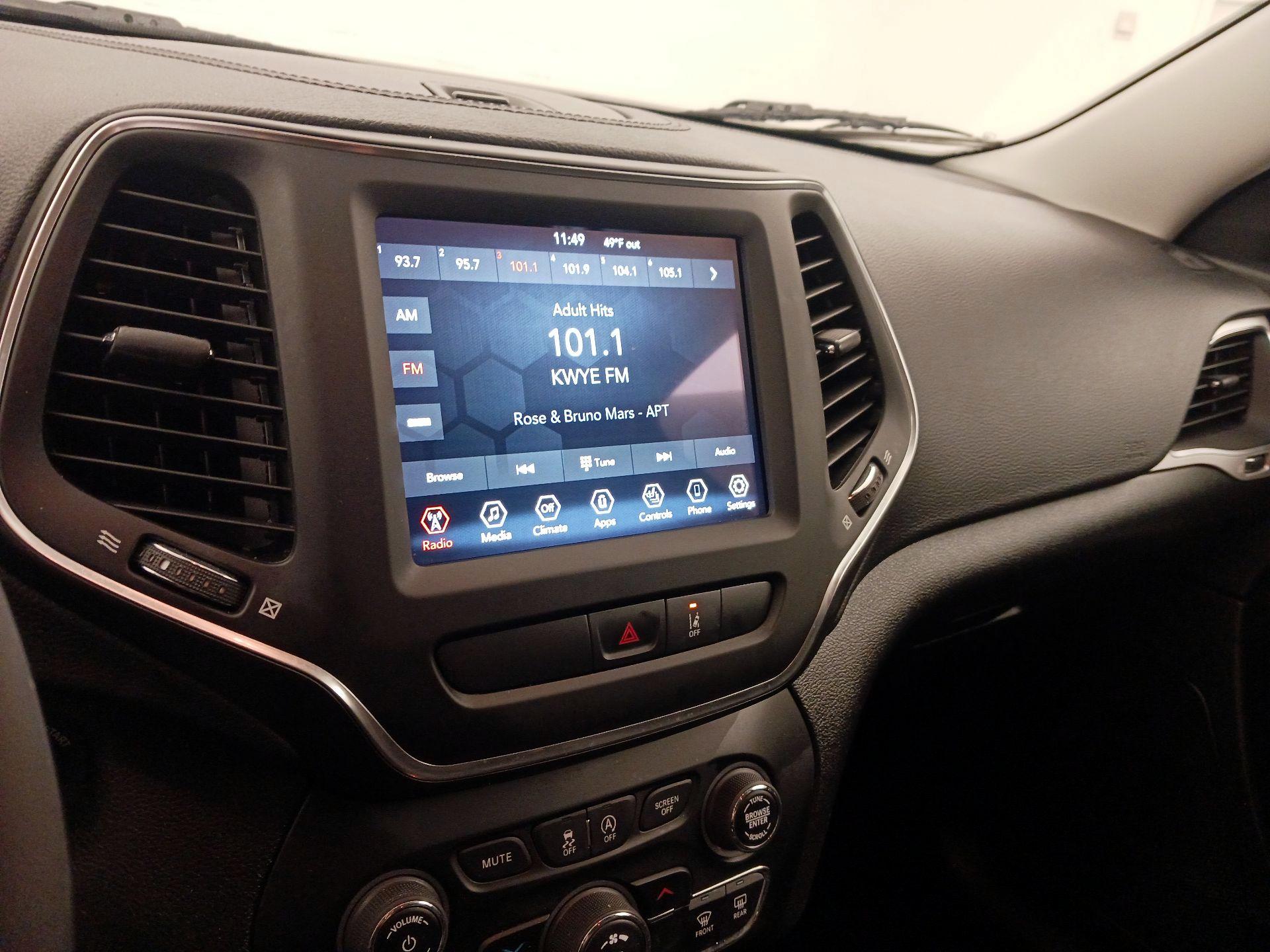 Thumbnail: 2022 Jeep Cherokee - 15