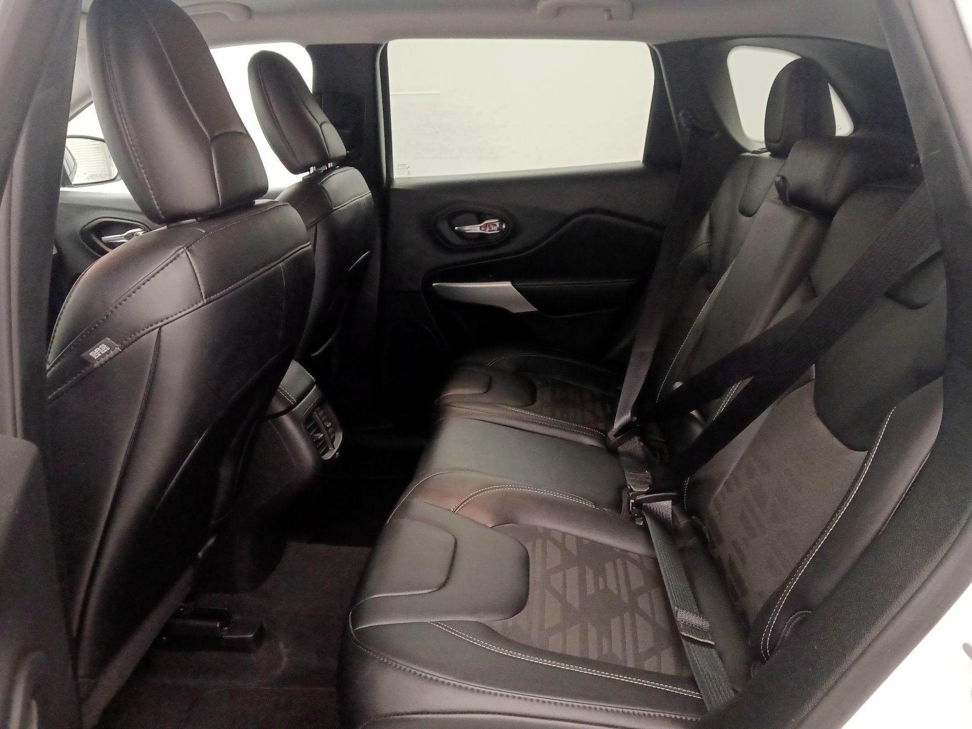 Thumbnail: 2022 Jeep Cherokee - 19