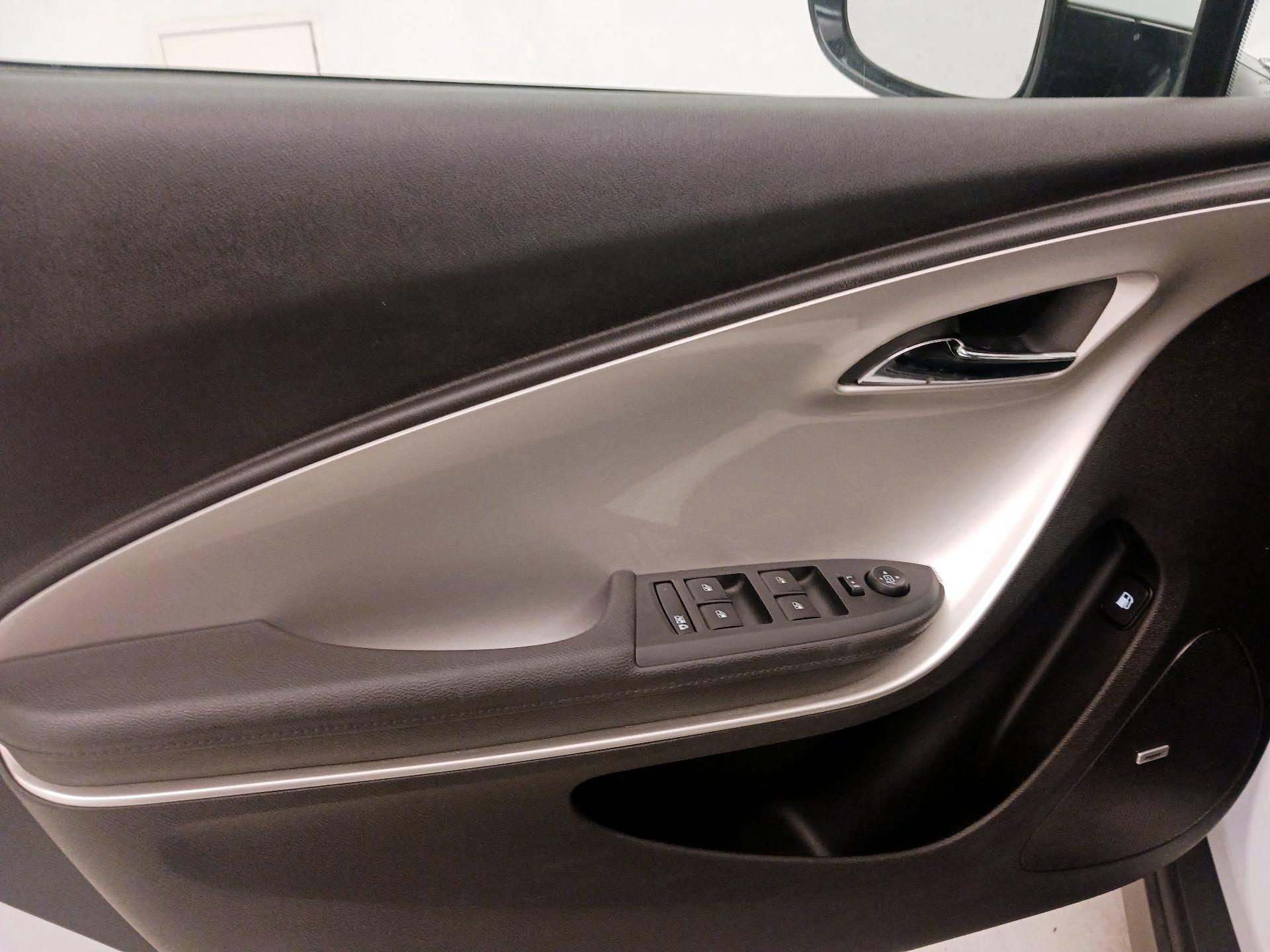 Thumbnail: 2014 Chevrolet Volt - 12