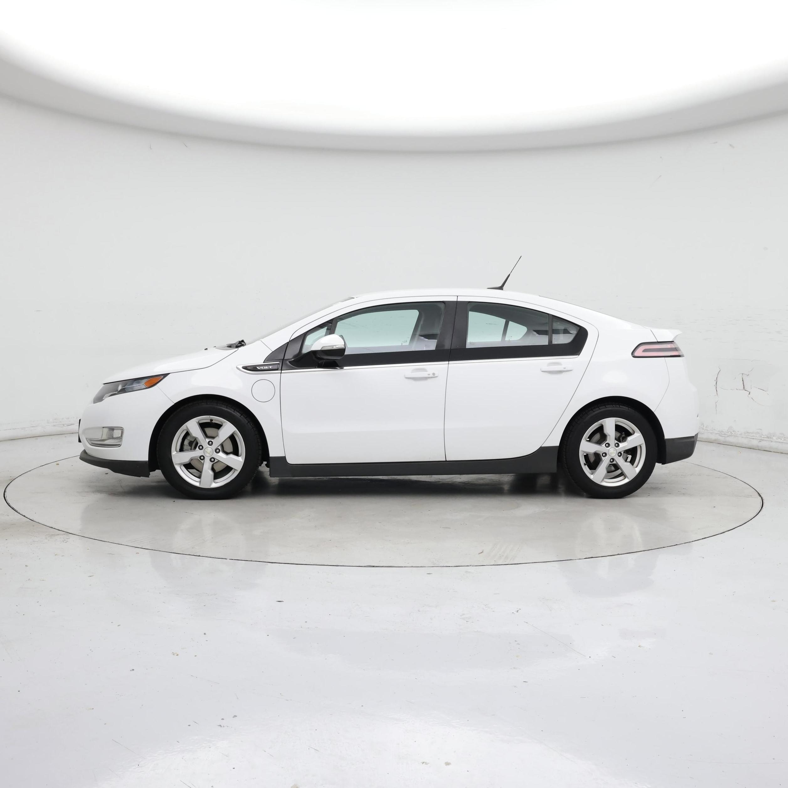 Thumbnail: 2014 Chevrolet Volt - 3