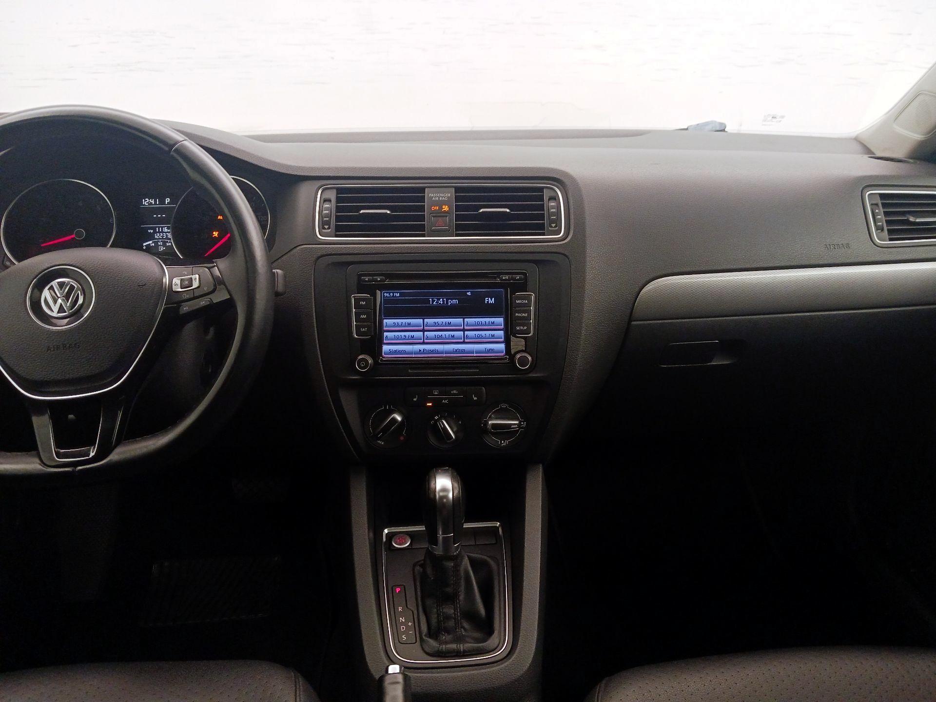 Thumbnail: 2015 Volkswagen Jetta - 9