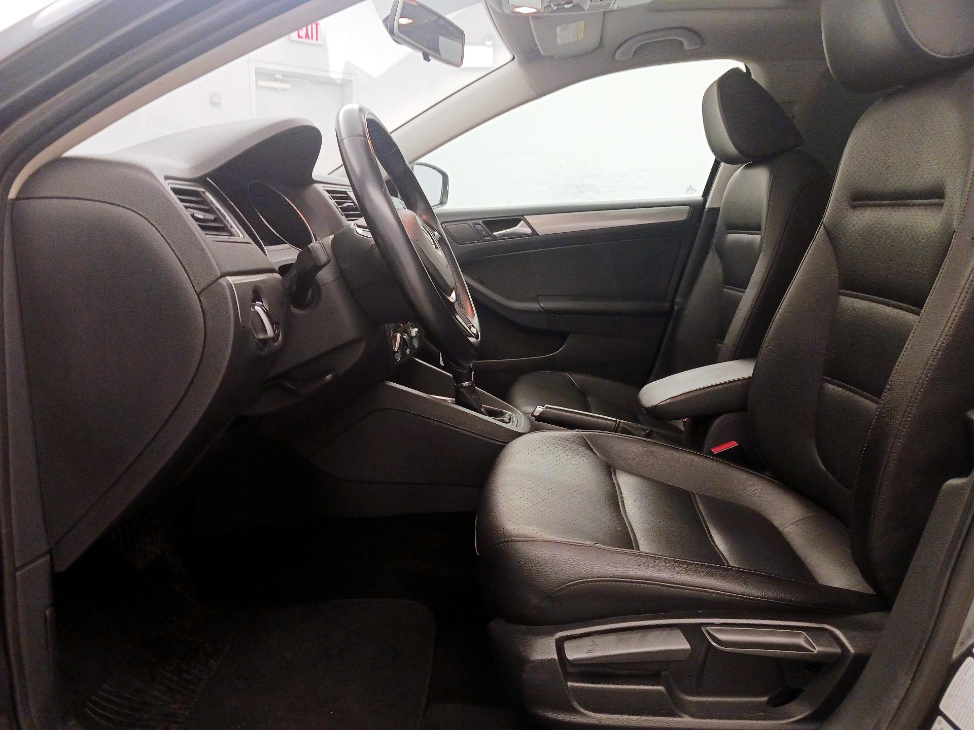 Thumbnail: 2015 Volkswagen Jetta - 11