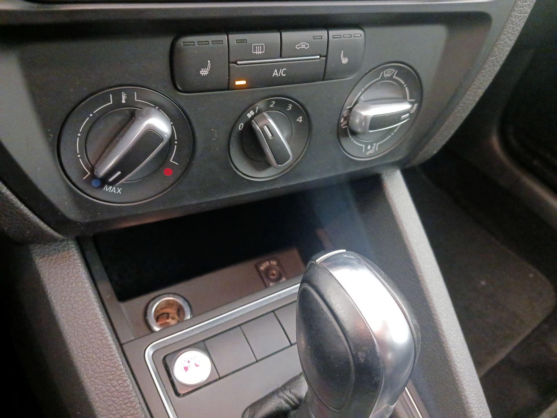 Thumbnail: 2015 Volkswagen Jetta - 16