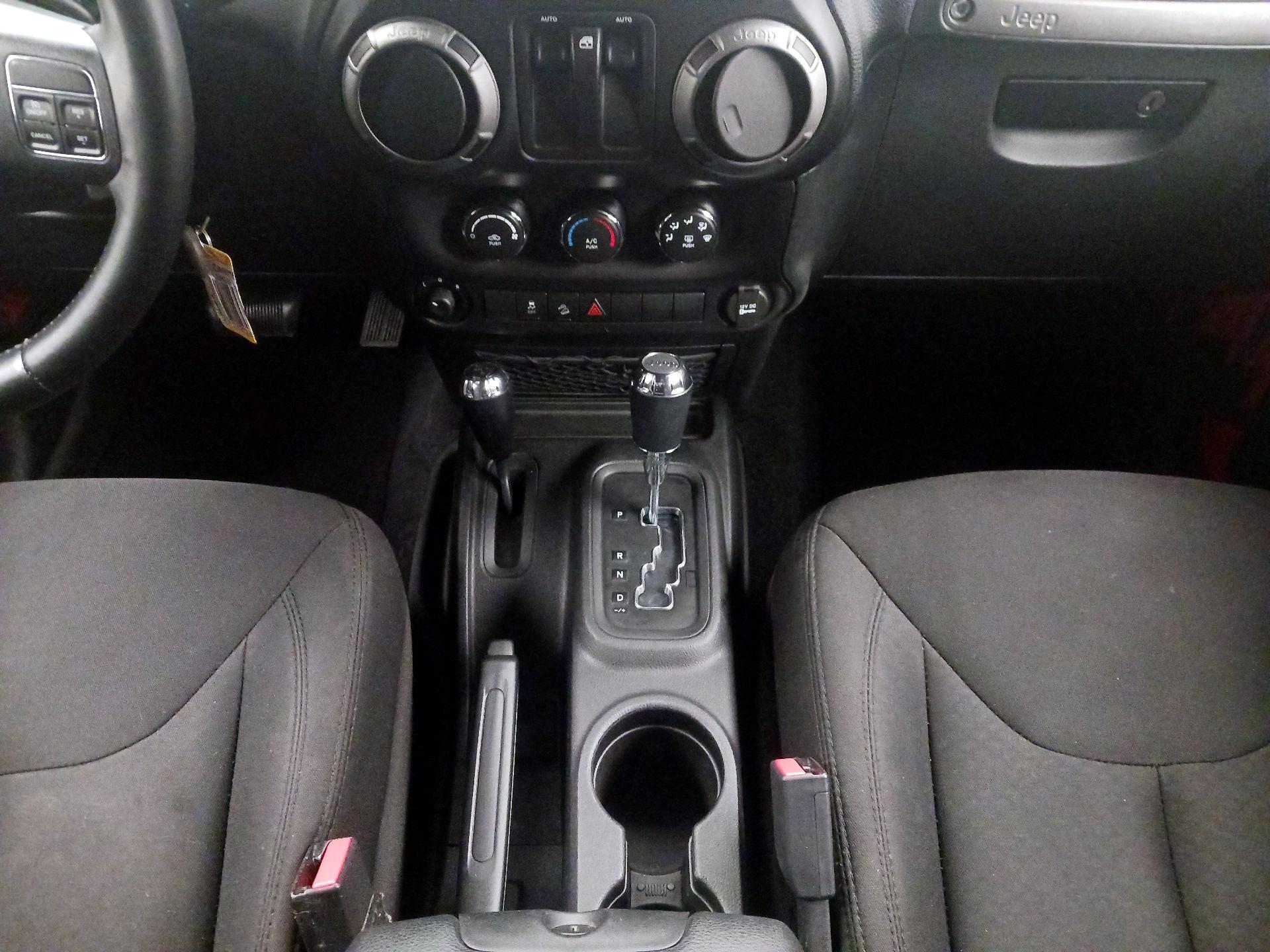 Thumbnail: 2015 Jeep Wrangler - 14