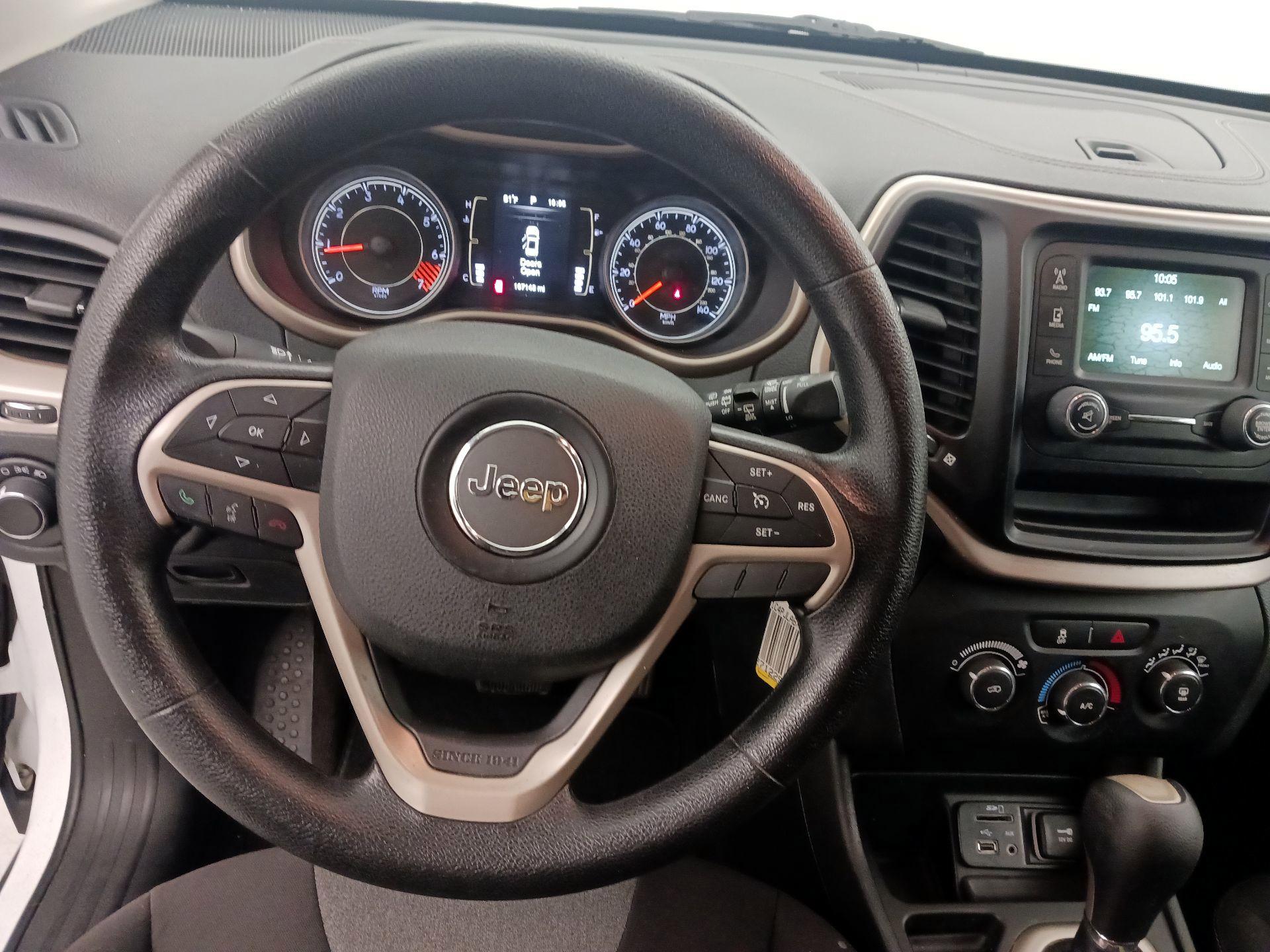 Thumbnail: 2015 Jeep Cherokee - 10