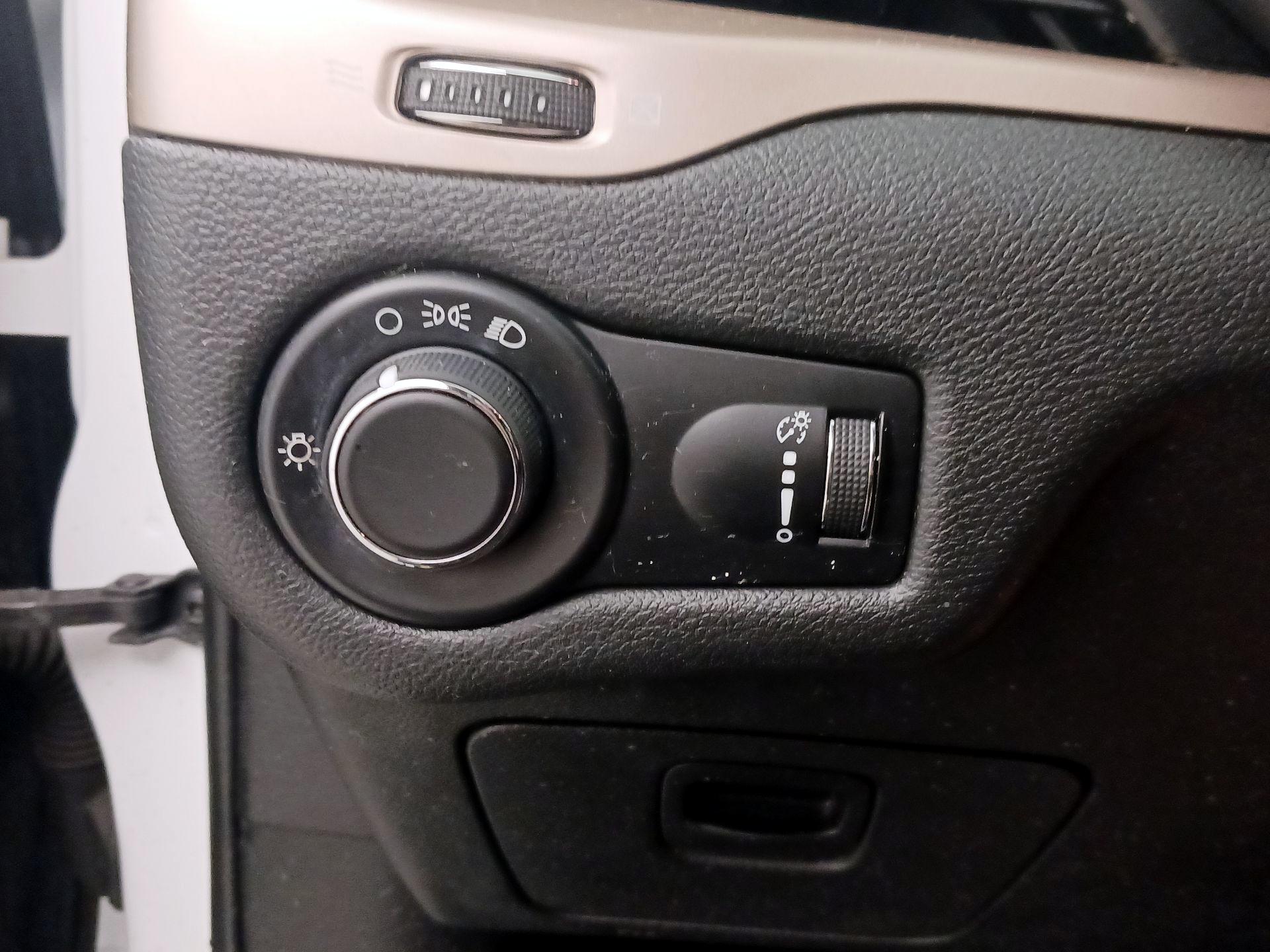 Thumbnail: 2015 Jeep Cherokee - 13