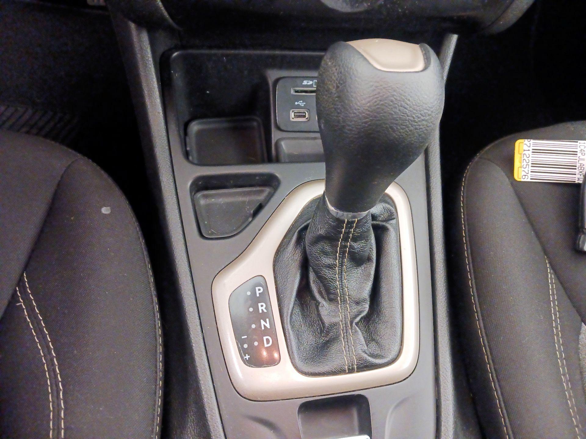 Thumbnail: 2015 Jeep Cherokee - 17