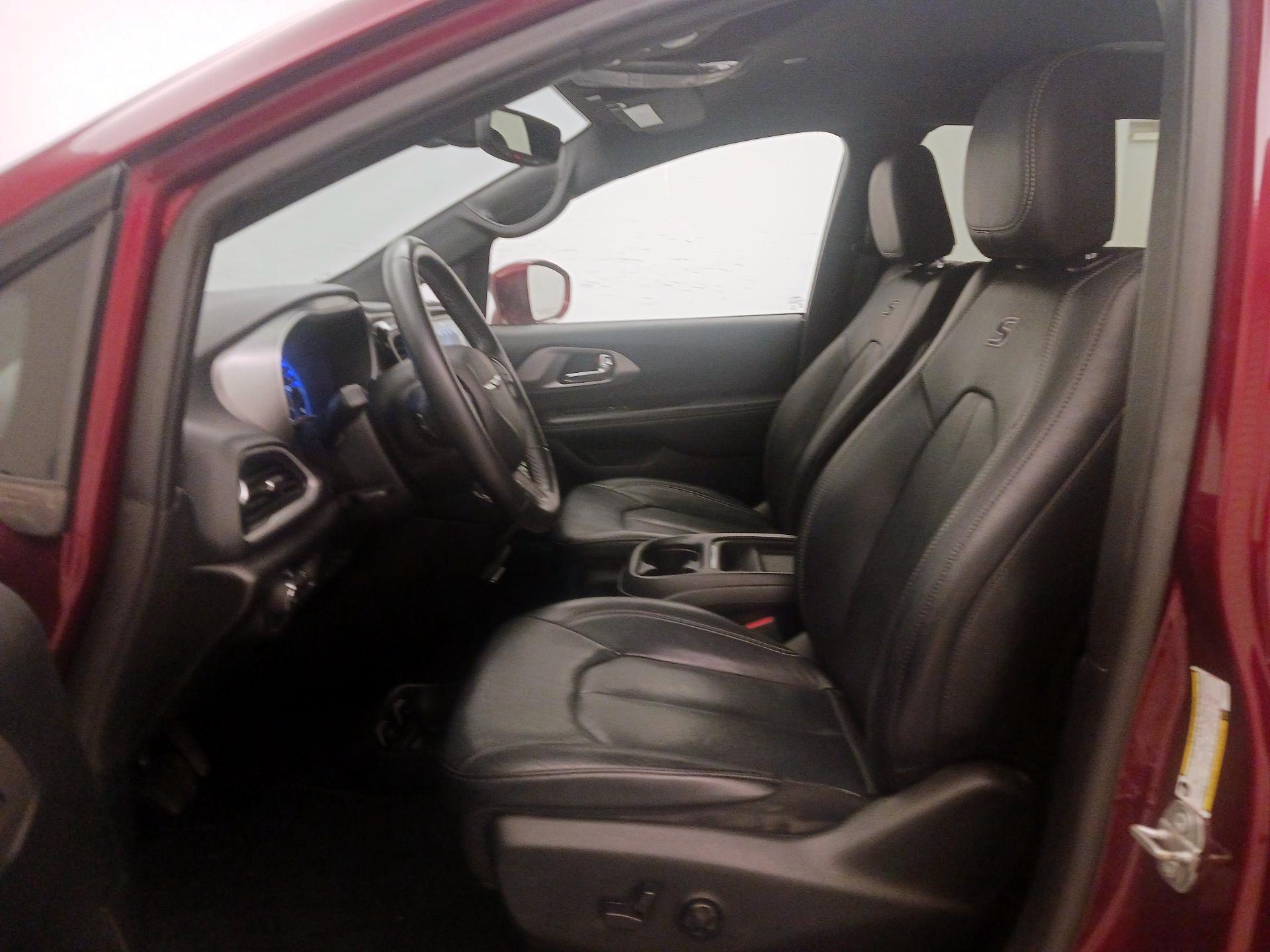 Thumbnail: 2020 Chrysler Pacifica - 11