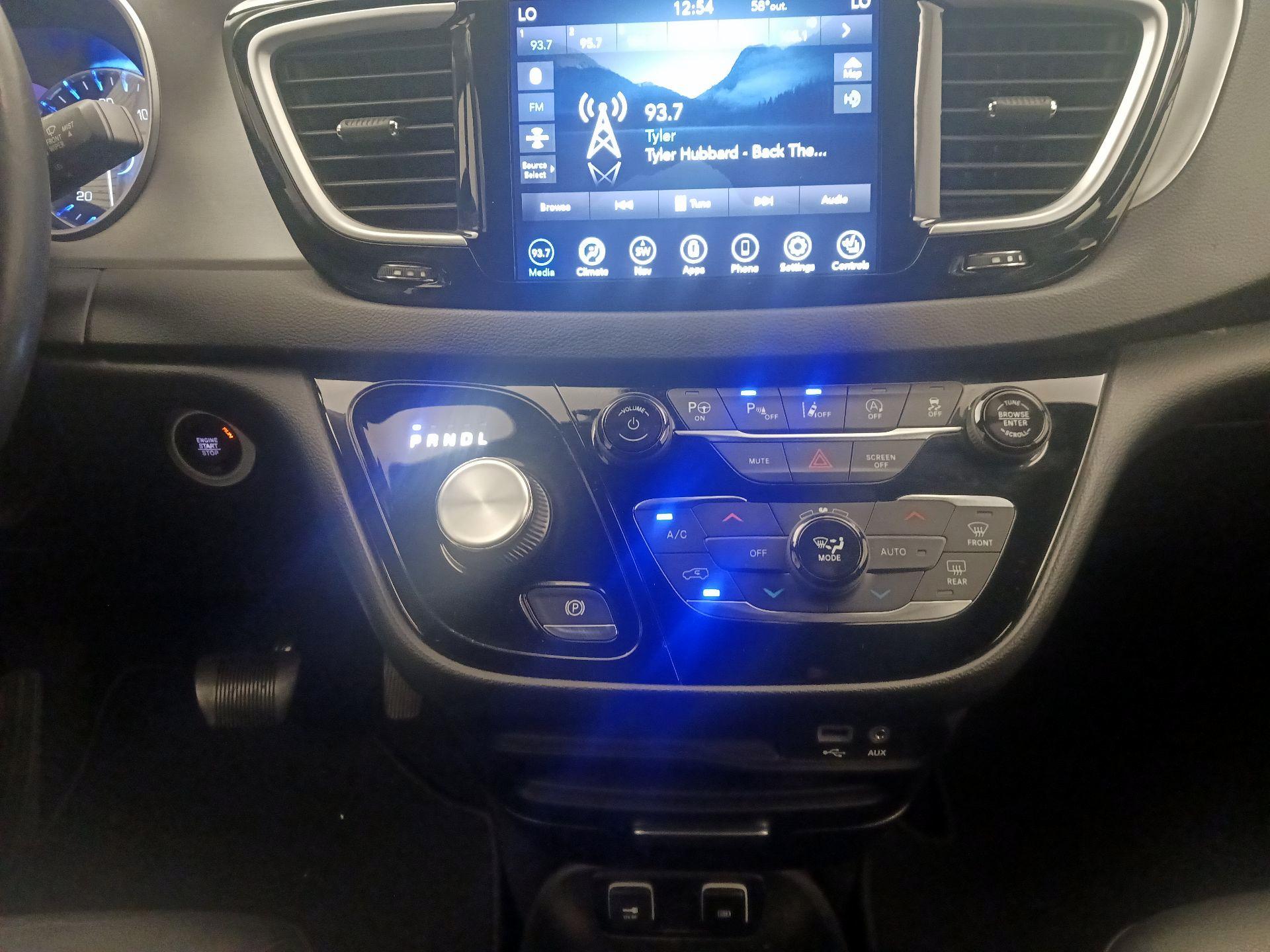 Thumbnail: 2020 Chrysler Pacifica - 18