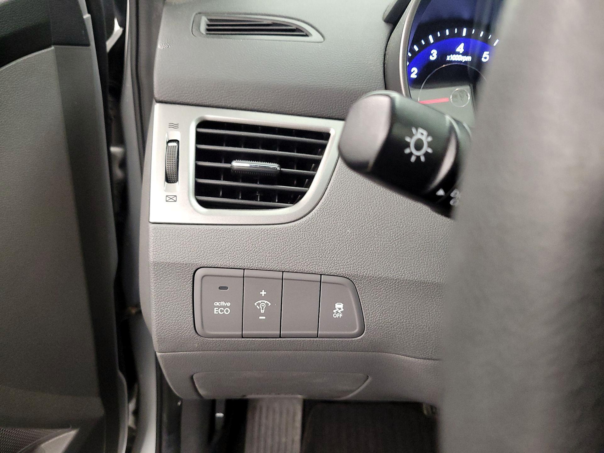 Thumbnail: 2013 Hyundai Elantra - 13